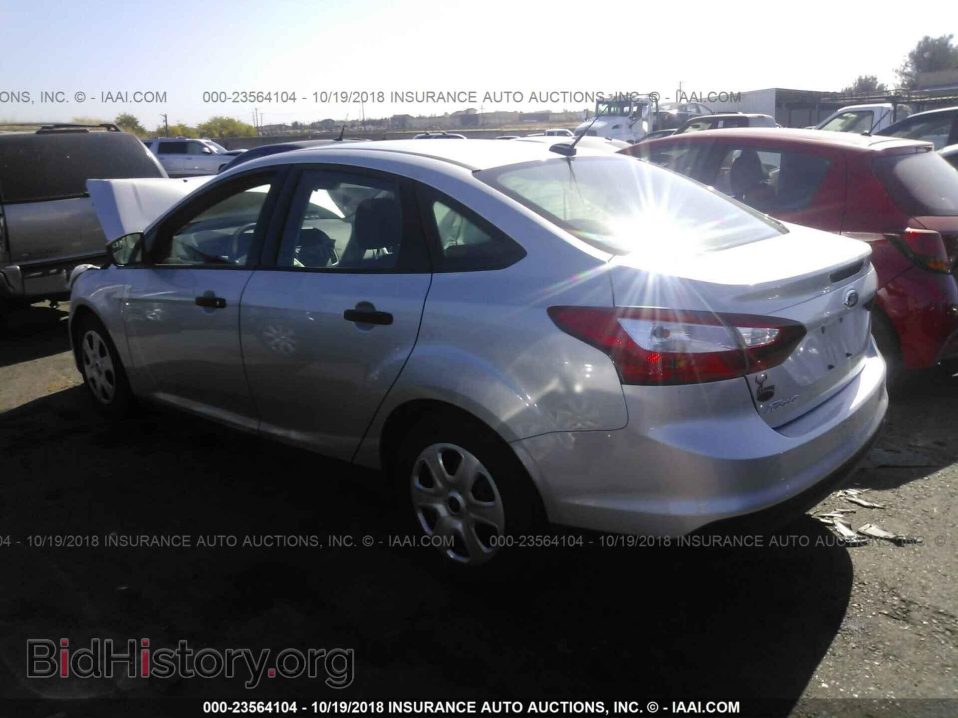 2012 Ford Focus - VIN: 1FAHP3E24CL321669 - Фото 3
