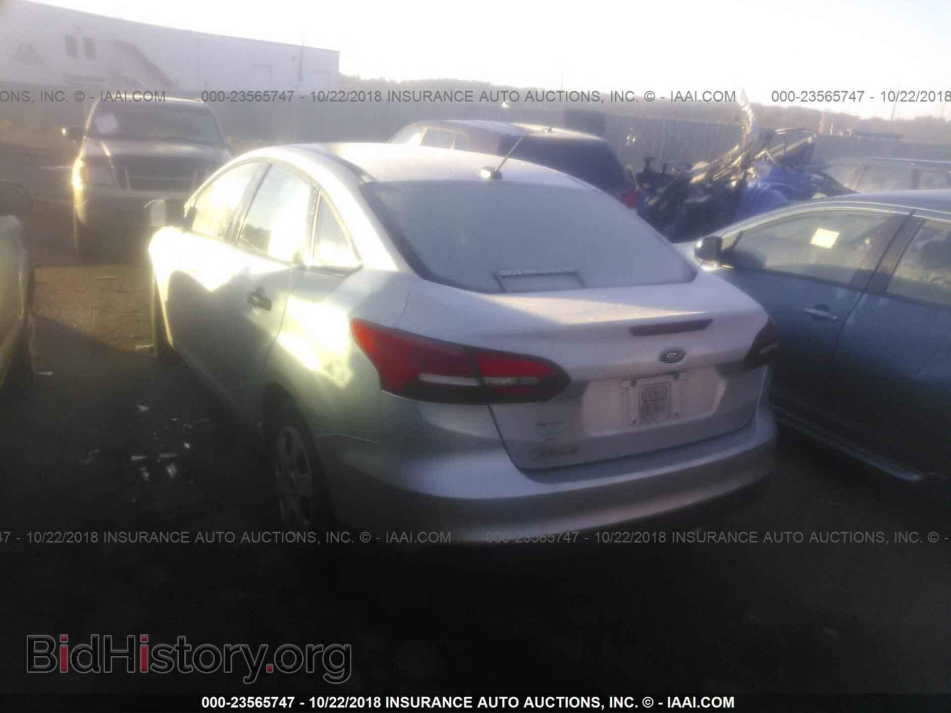 2017 Ford Focus - VIN: 1FADP3E23HL256884 - Фото 3