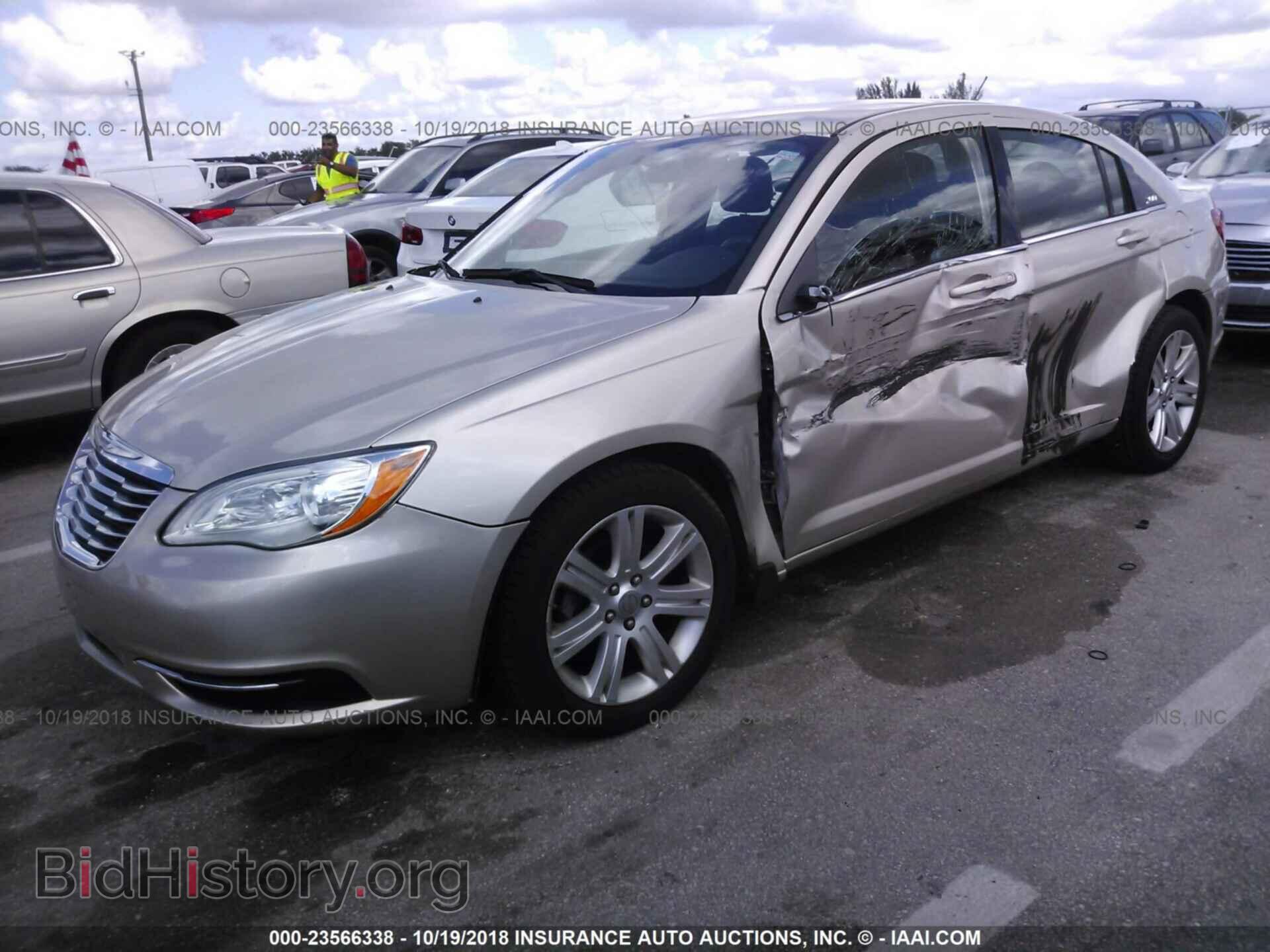 2013 Chrysler 200 - VIN: 1C3CCBAB6DN704510 - Фото 2