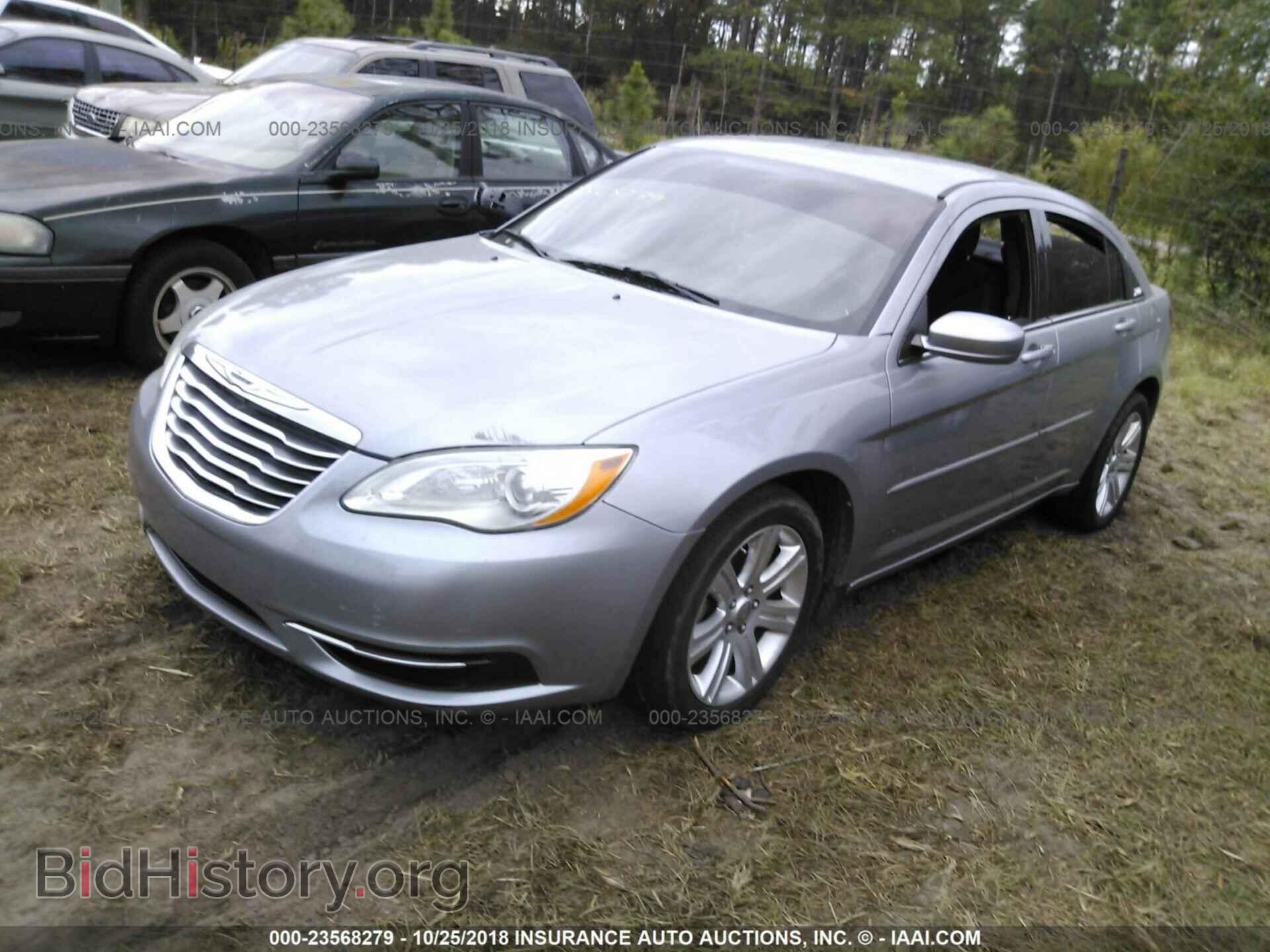 2013 Chrysler 200 - VIN: 1C3CCBBB5DN656710 - Photo 2