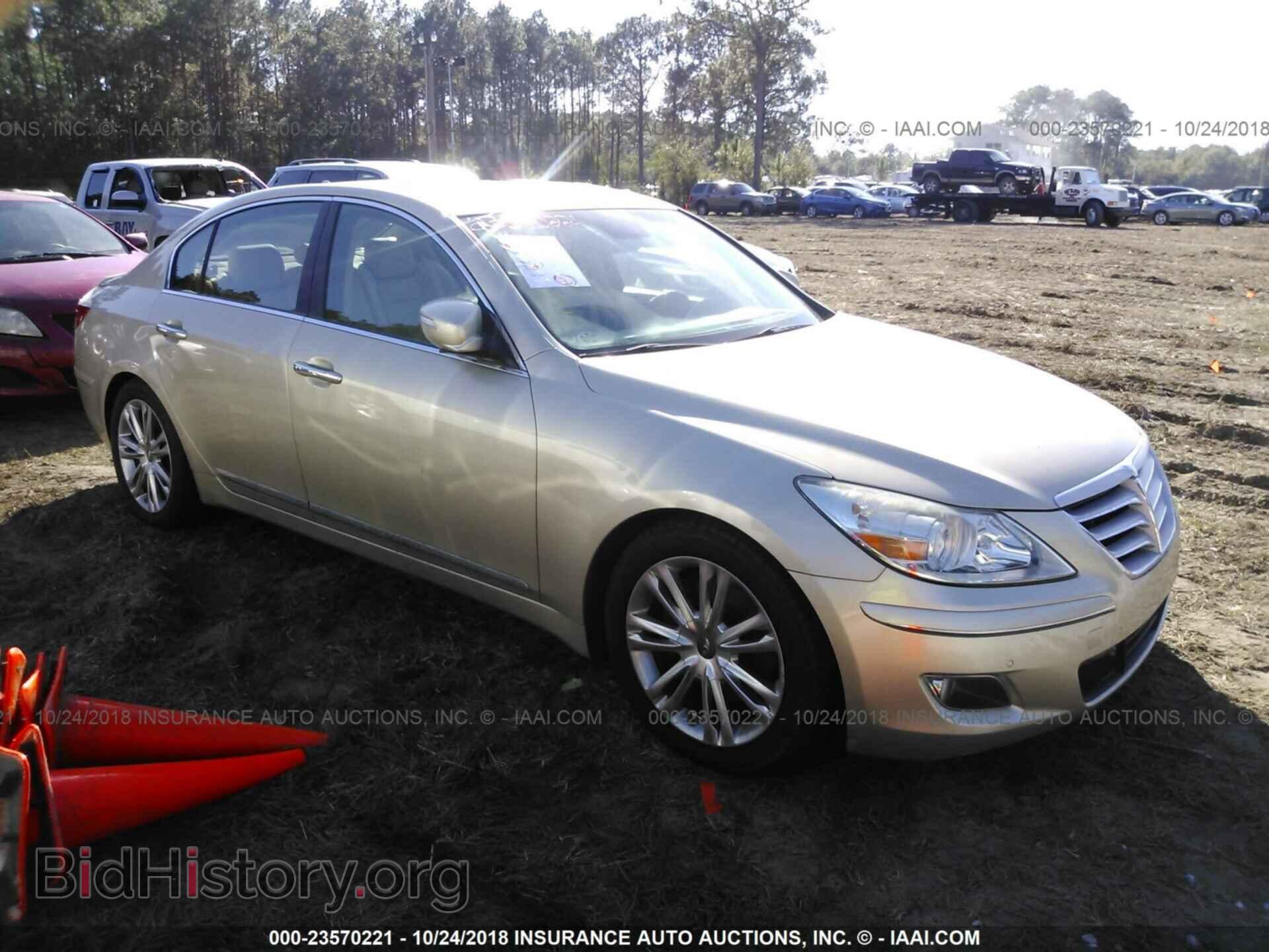 Photo KMHGC4DF4BU117972 - Hyundai Genesis 2011