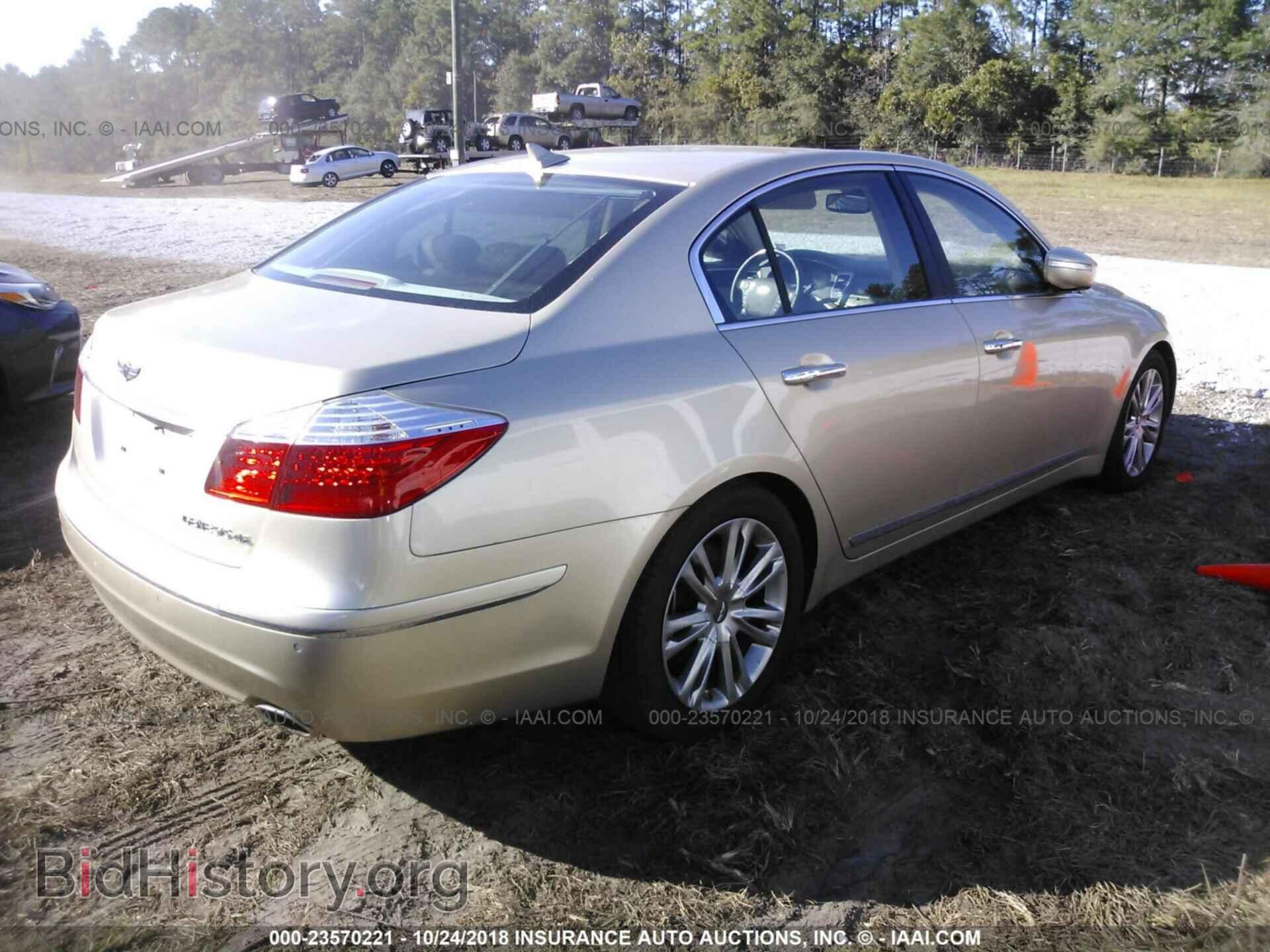 2011 Hyundai Genesis - VIN: KMHGC4DF4BU117972 - Фото 4