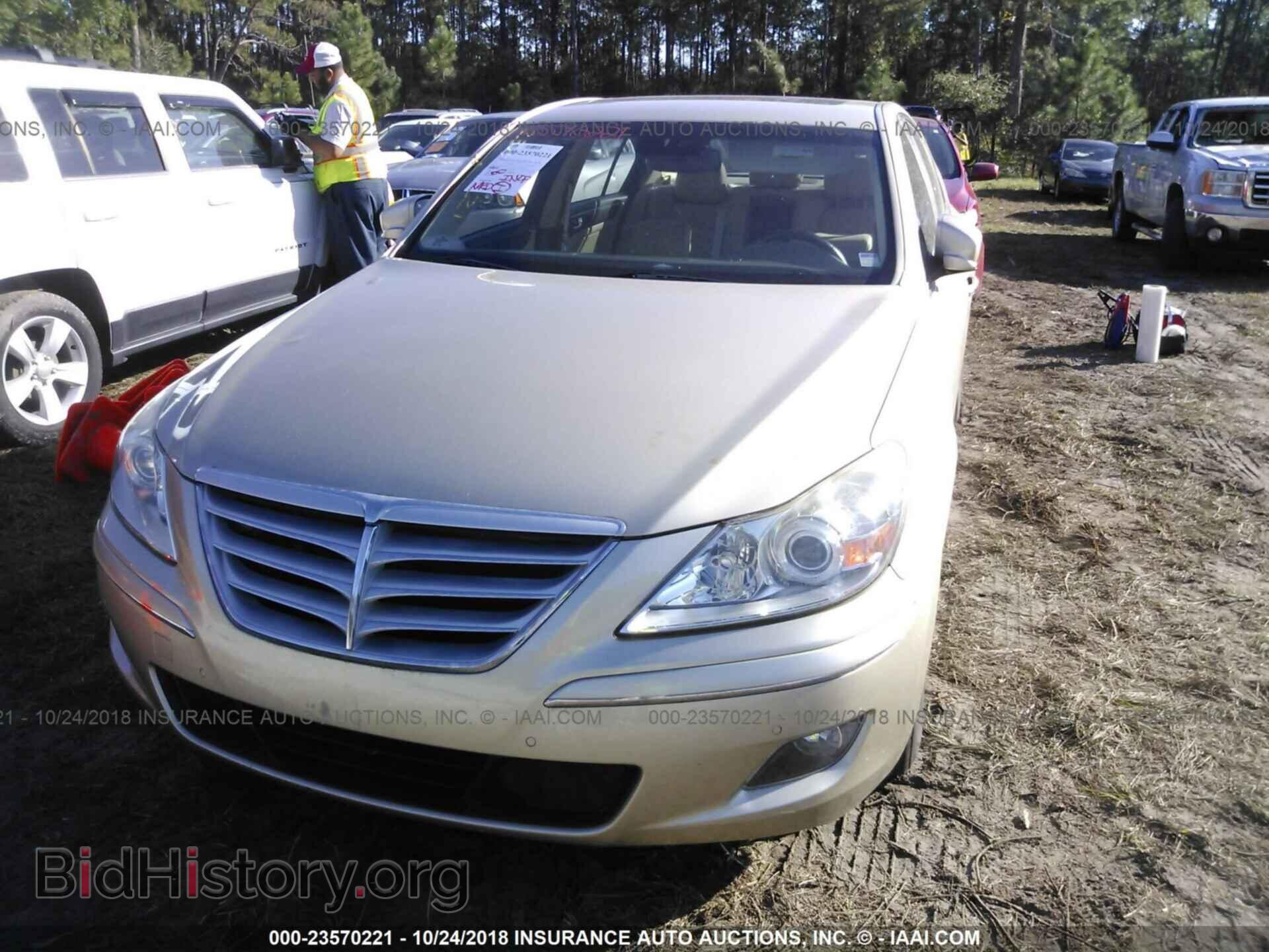 2011 Hyundai Genesis - VIN: KMHGC4DF4BU117972 - Фото 6