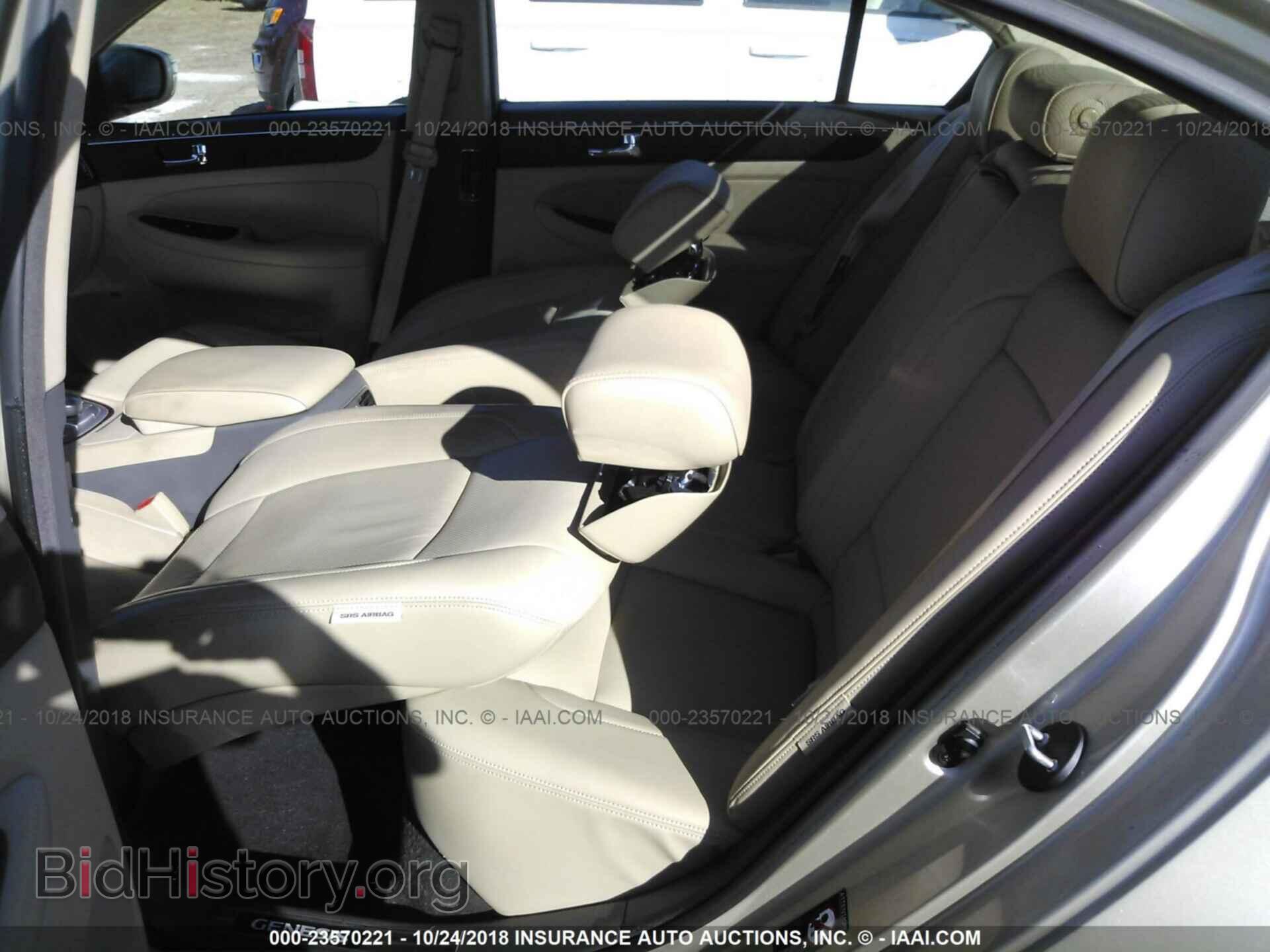 2011 Hyundai Genesis - VIN: KMHGC4DF4BU117972 - Фото 8