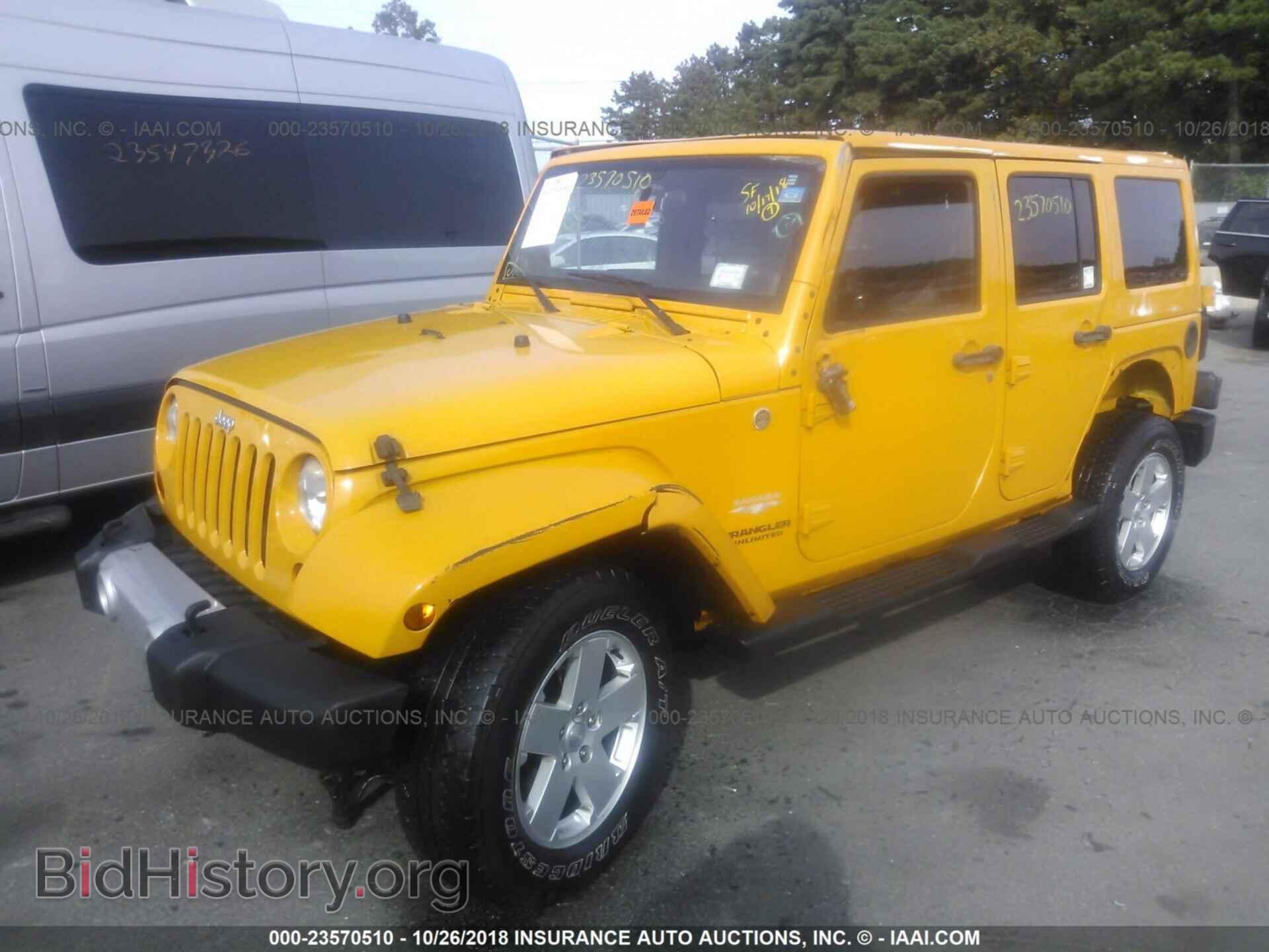 2012 Jeep Wrangler - VIN: 1C4HJWEG4CL186251 - Фото 2