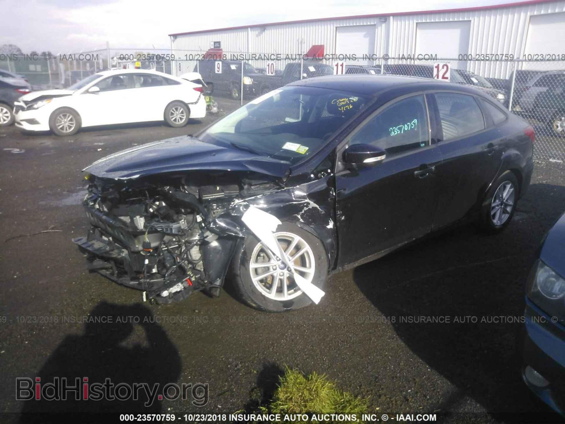 2017 Ford Focus - VIN: 1FADP3F25HL262880 - Фото 2