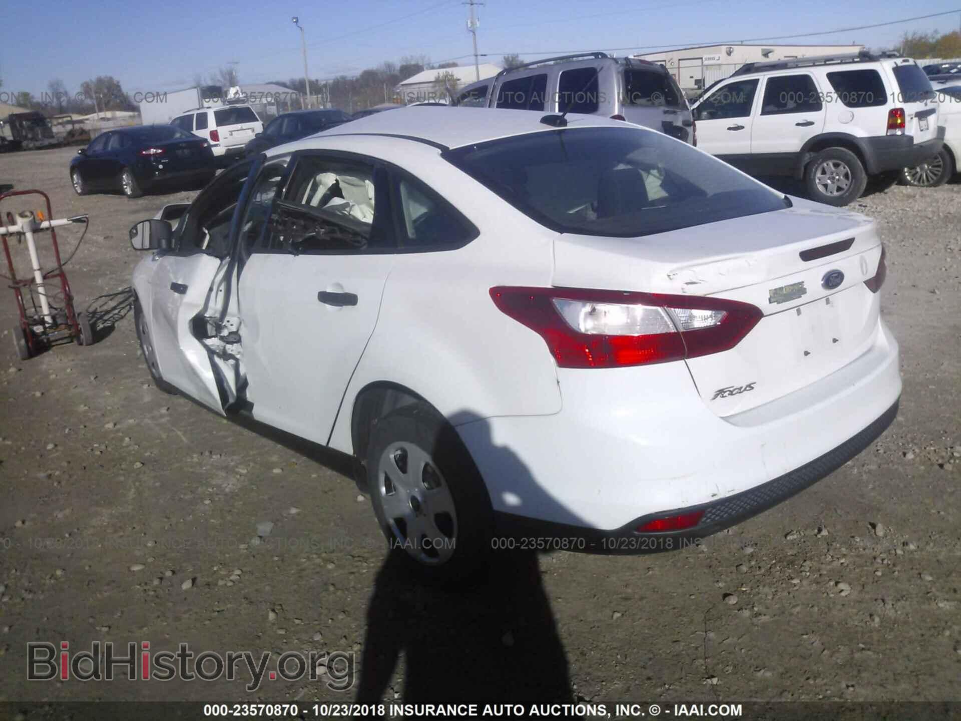 2012 Ford Focus - VIN: 1FAHP3E27CL330060 - Photo 3