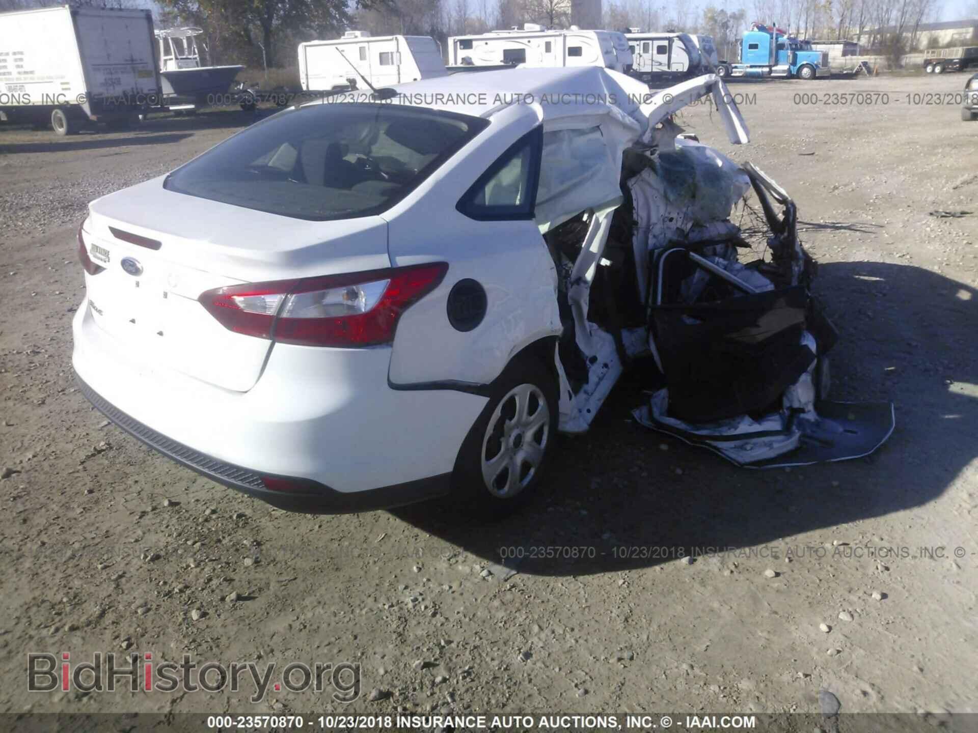 2012 Ford Focus - VIN: 1FAHP3E27CL330060 - Photo 4