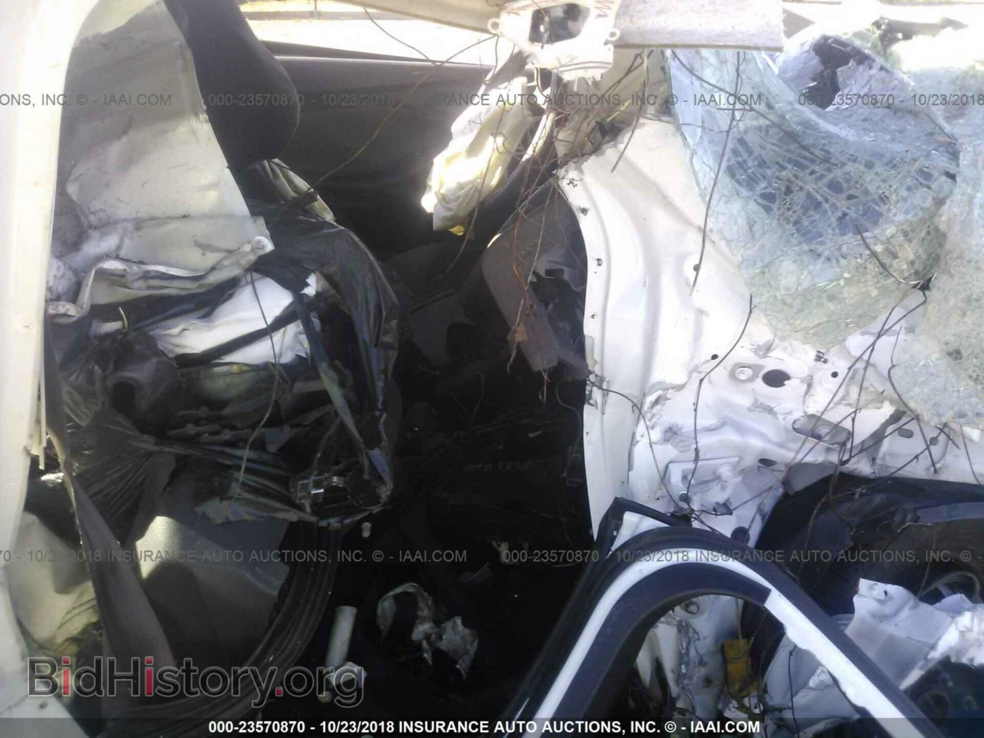 2012 Ford Focus - VIN: 1FAHP3E27CL330060 - Photo 5