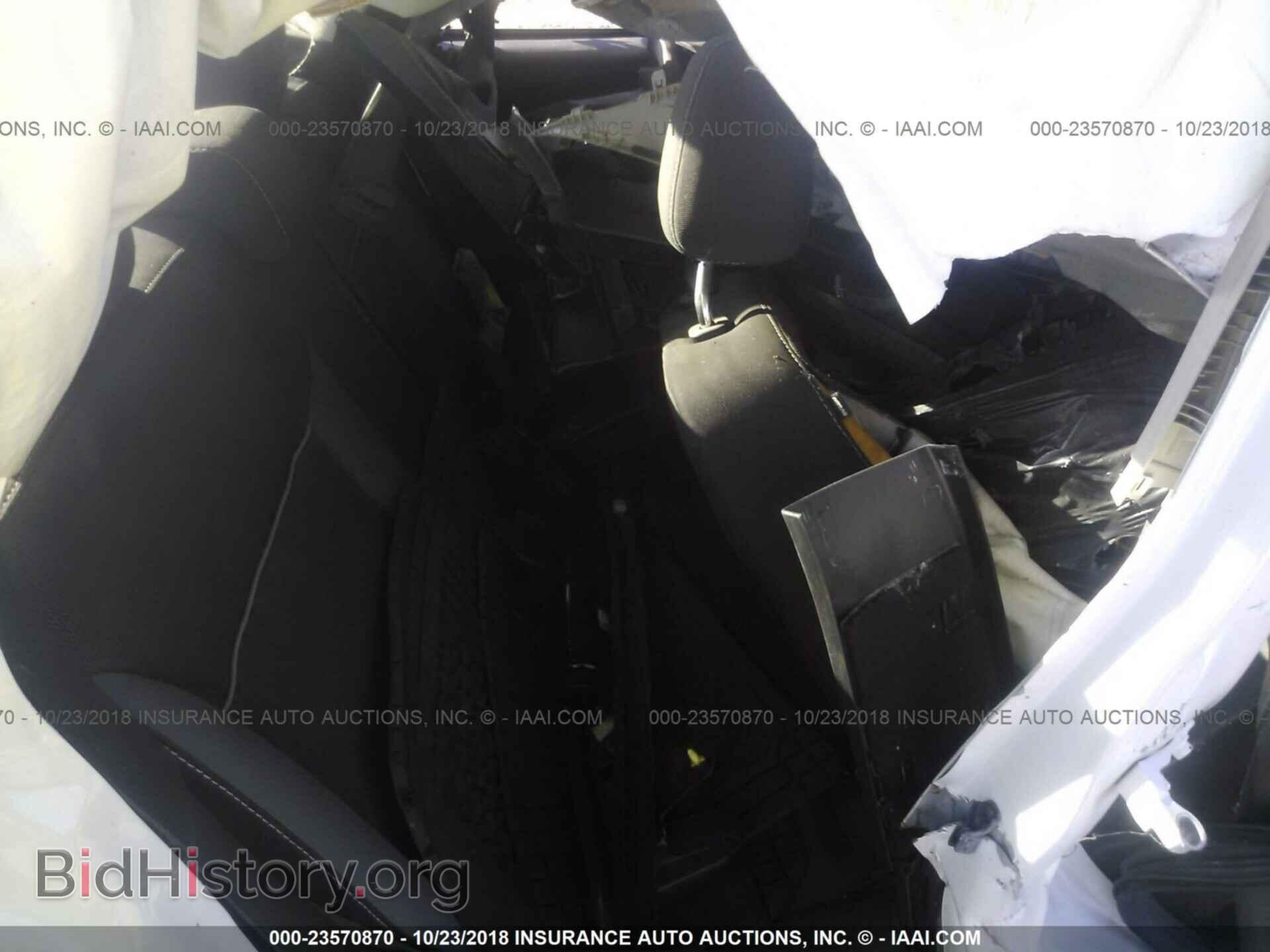 2012 Ford Focus - VIN: 1FAHP3E27CL330060 - Photo 8