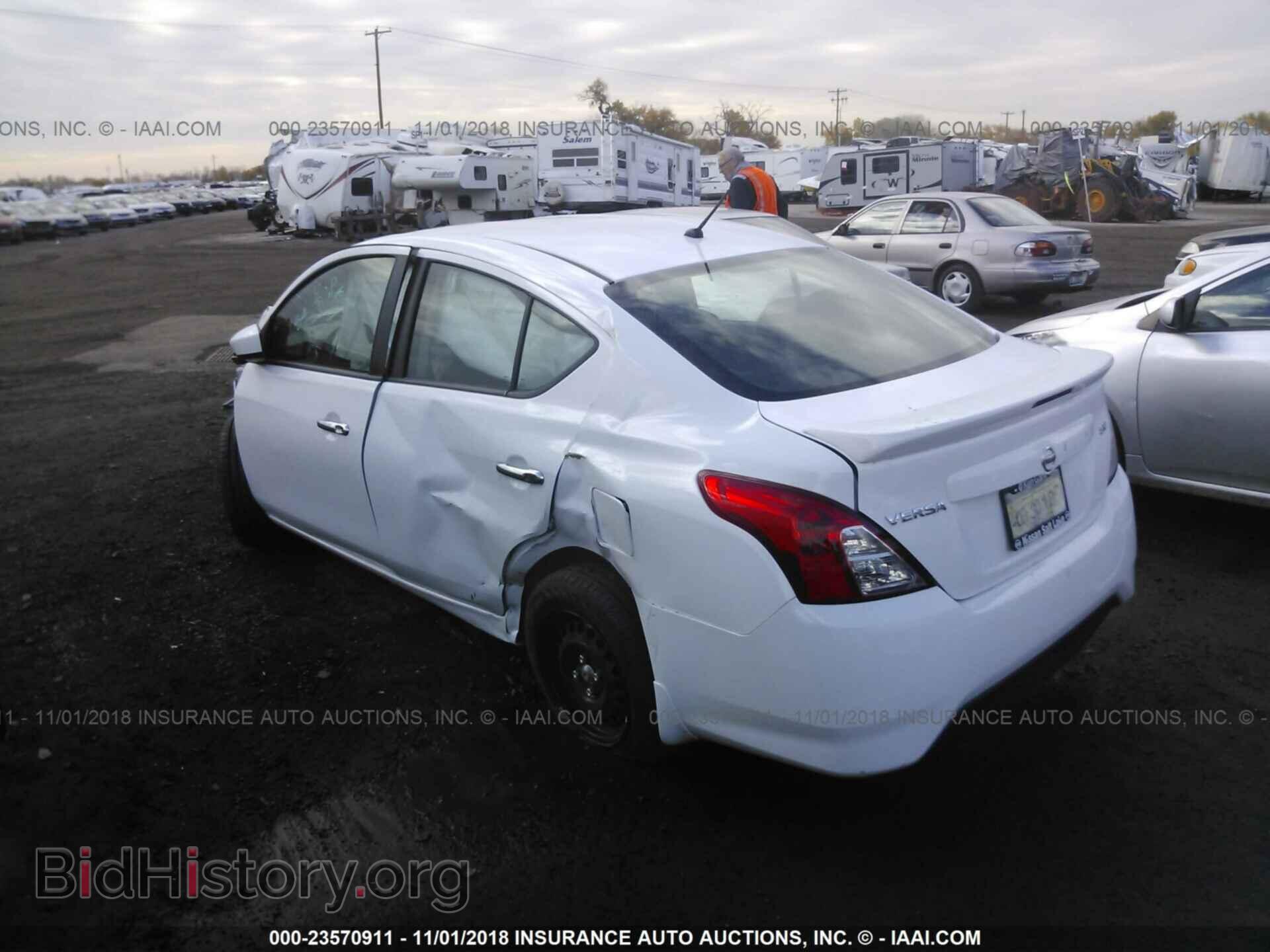 2017 Nissan Versa - VIN: 3N1CN7AP3HL864433 - Фото 3