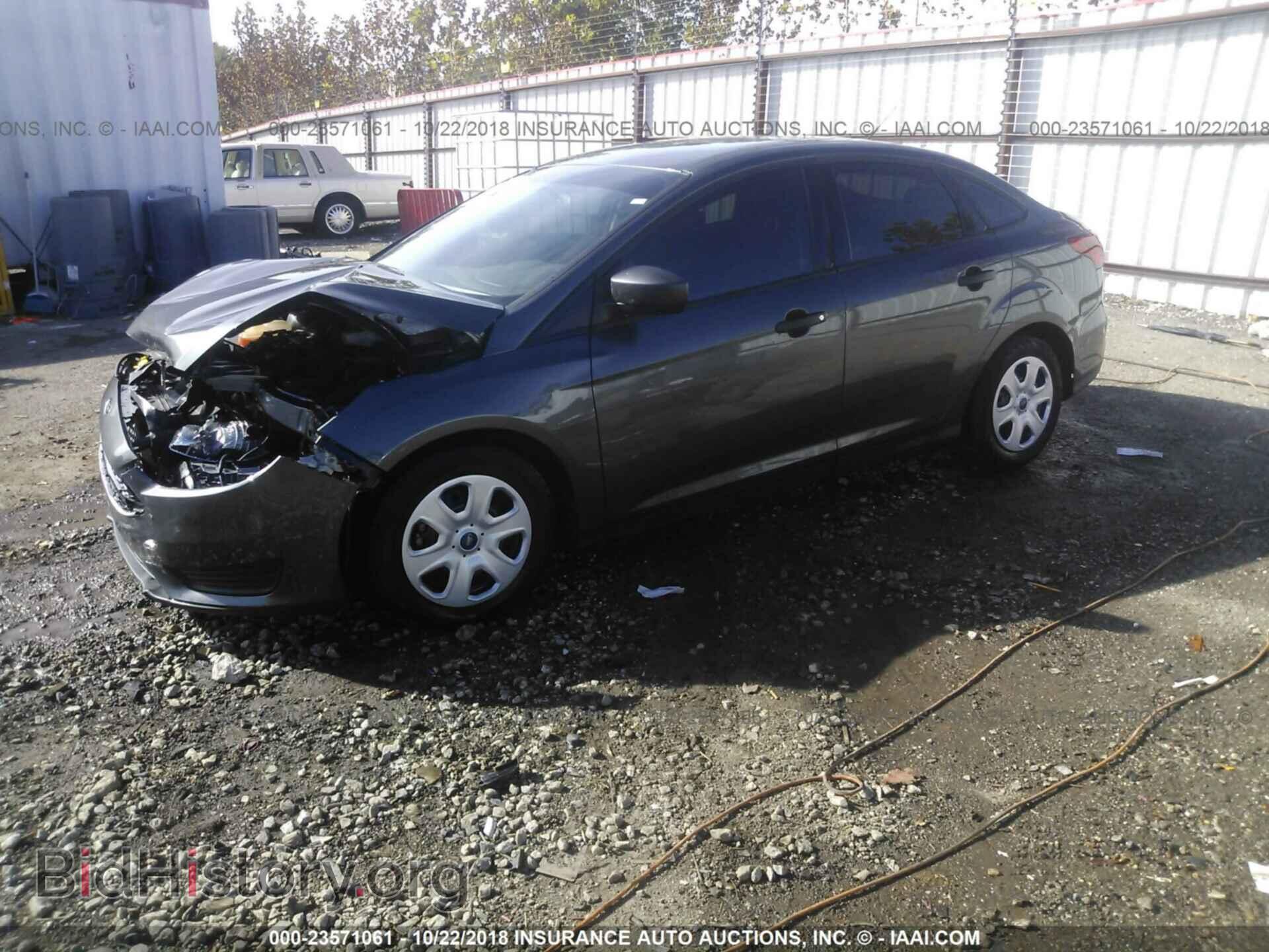 2017 Ford Focus - VIN: 1FADP3E22HL274891 - Photo 2