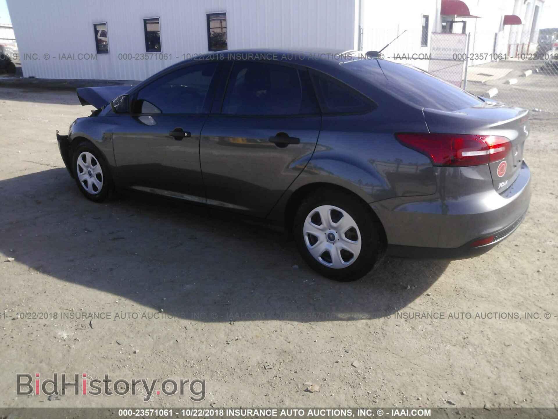 2017 Ford Focus - VIN: 1FADP3E22HL274891 - Photo 3