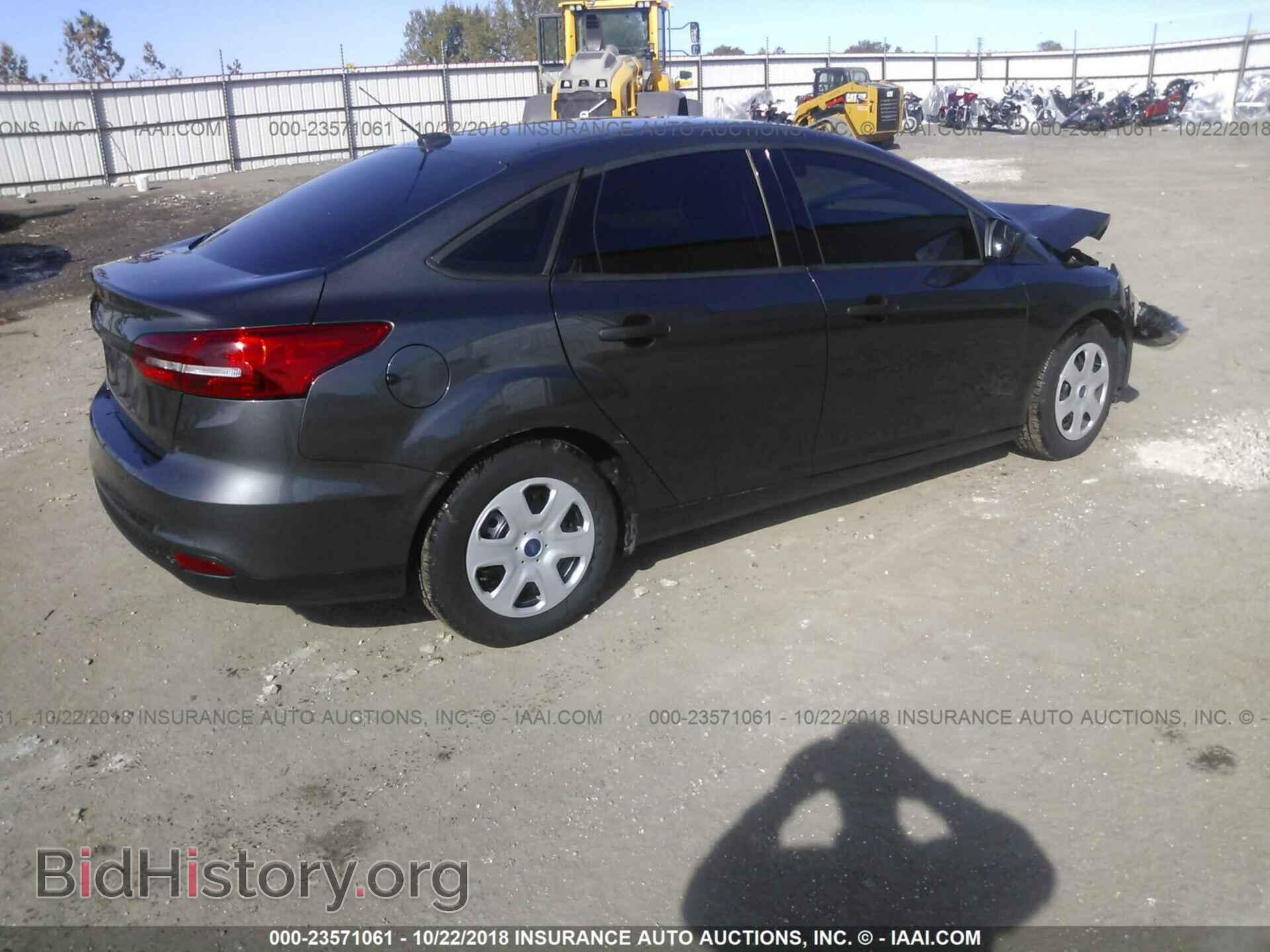 2017 Ford Focus - VIN: 1FADP3E22HL274891 - Photo 4
