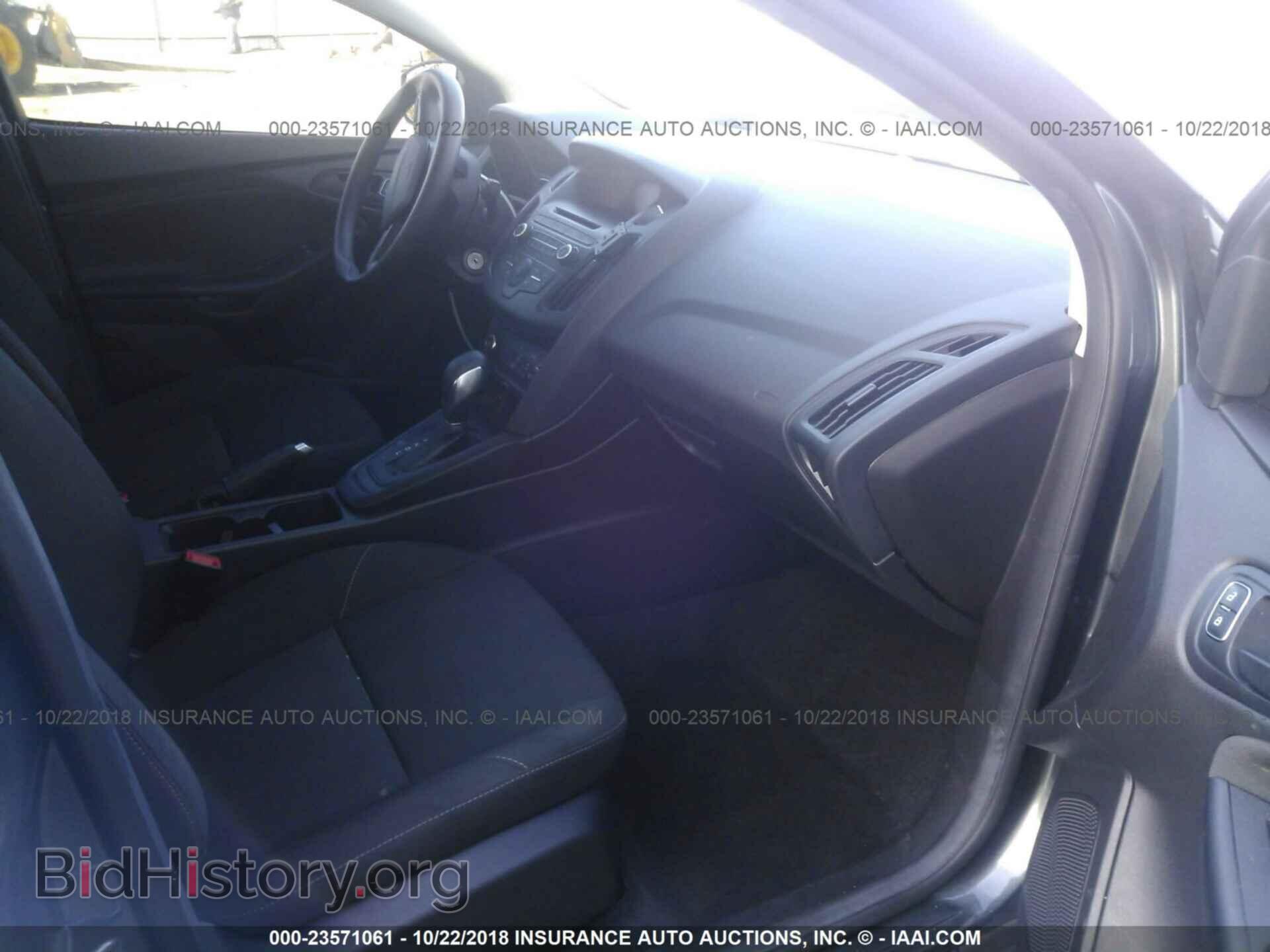 2017 Ford Focus - VIN: 1FADP3E22HL274891 - Photo 5