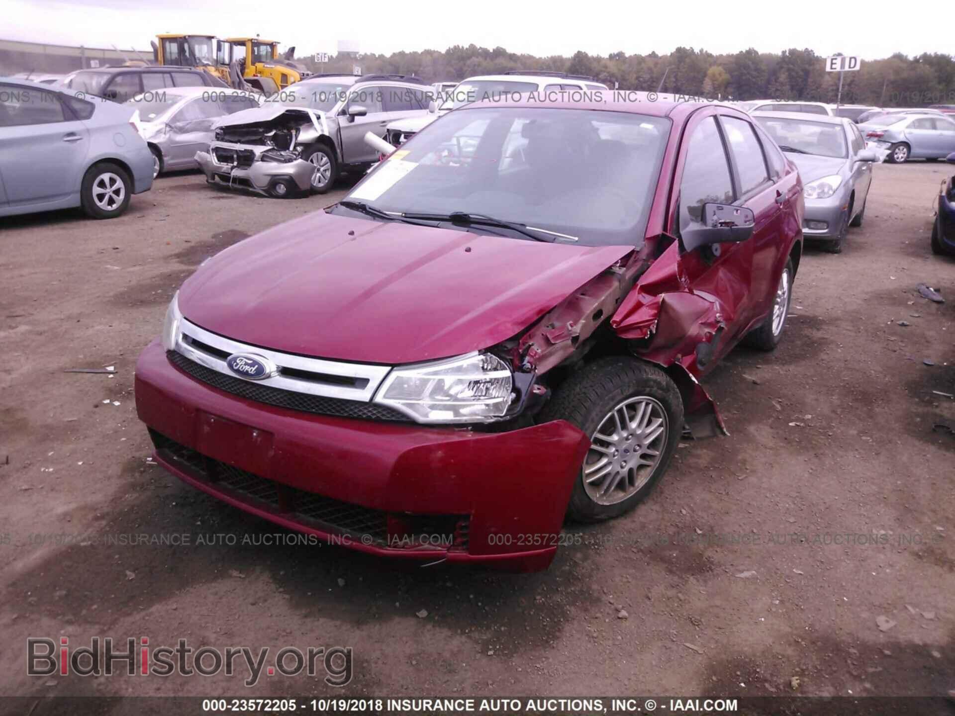 2011 Ford Focus - VIN: 1FAHP3FN3BW111716 - Фото 2