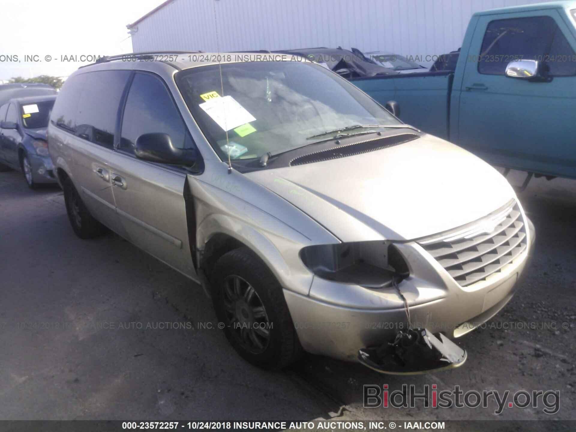 Photo 2C4GP54L65R247158 - CHRYSLER TOWN and COUNTRY 2005