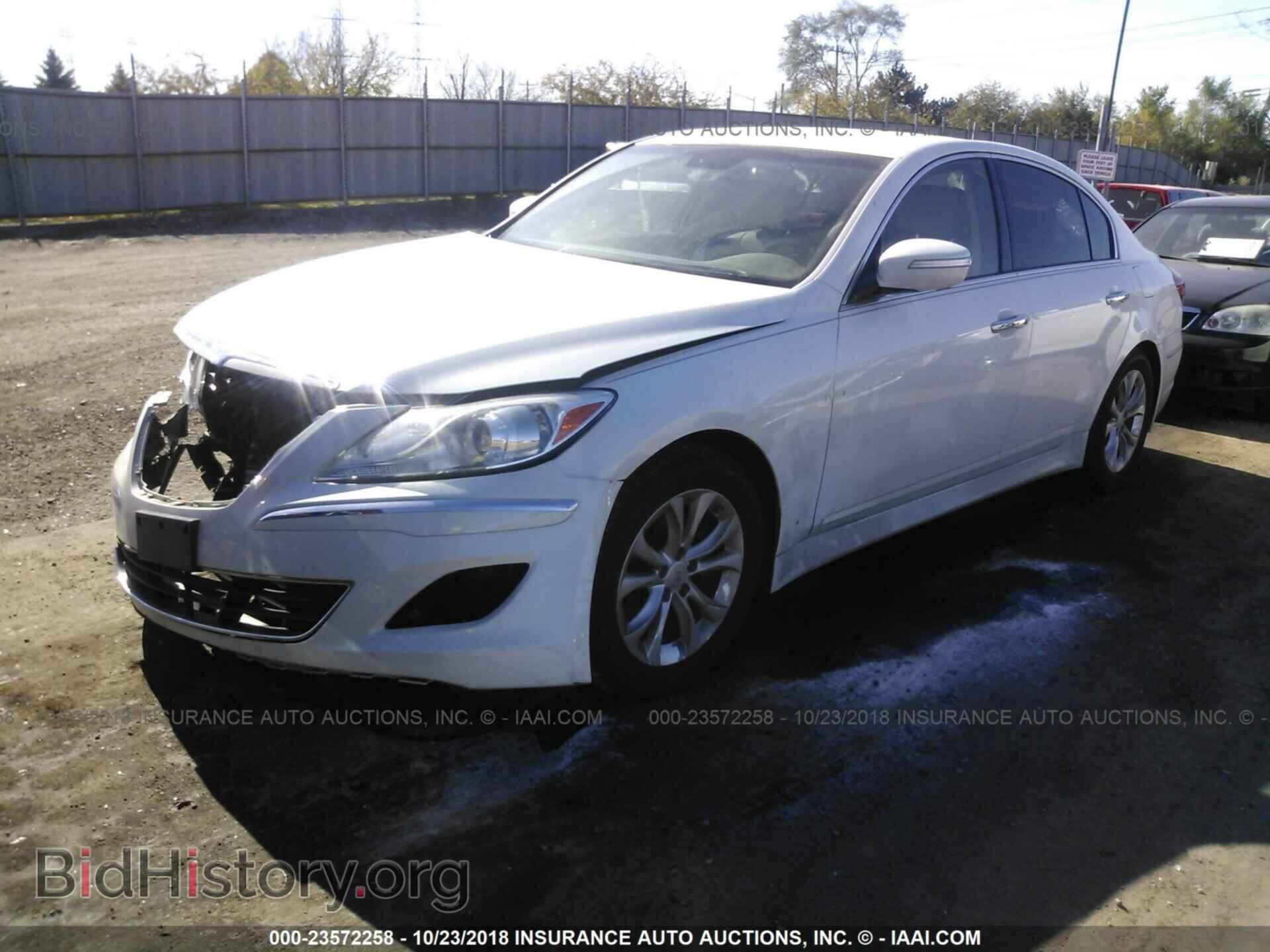 2013 Hyundai Genesis - VIN: KMHGC4DD5DU243663 - Фото 2