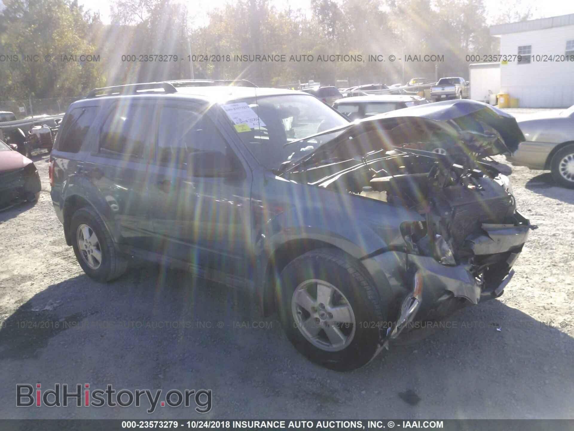 Photo 1FMCU0DG3BKB51569 - Ford Escape 2011