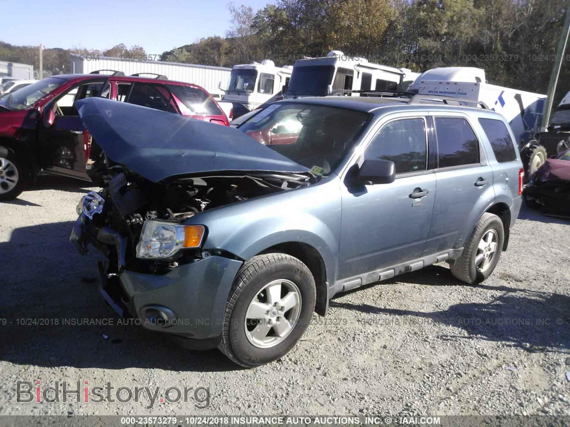 2011 Ford Escape - VIN: 1FMCU0DG3BKB51569 - Photo 2