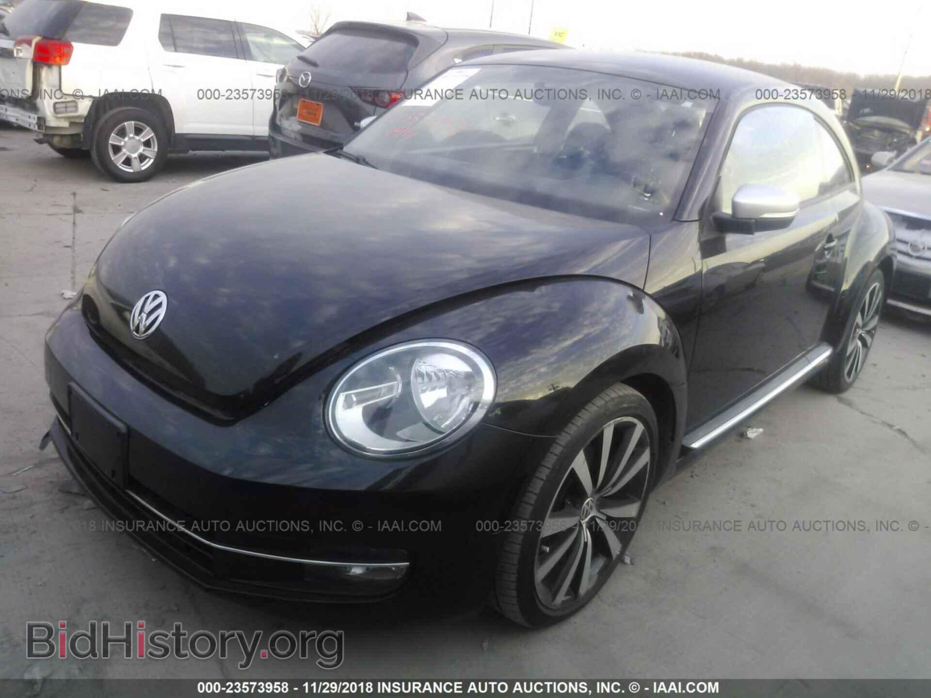 2012 Volkswagen Beetle - VIN: 3VWVA7AT8CM605032 - Фото 2