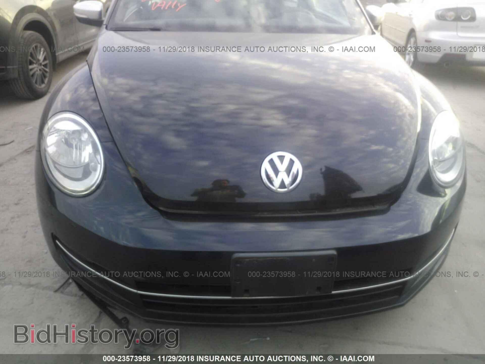 2012 Volkswagen Beetle - VIN: 3VWVA7AT8CM605032 - Фото 6