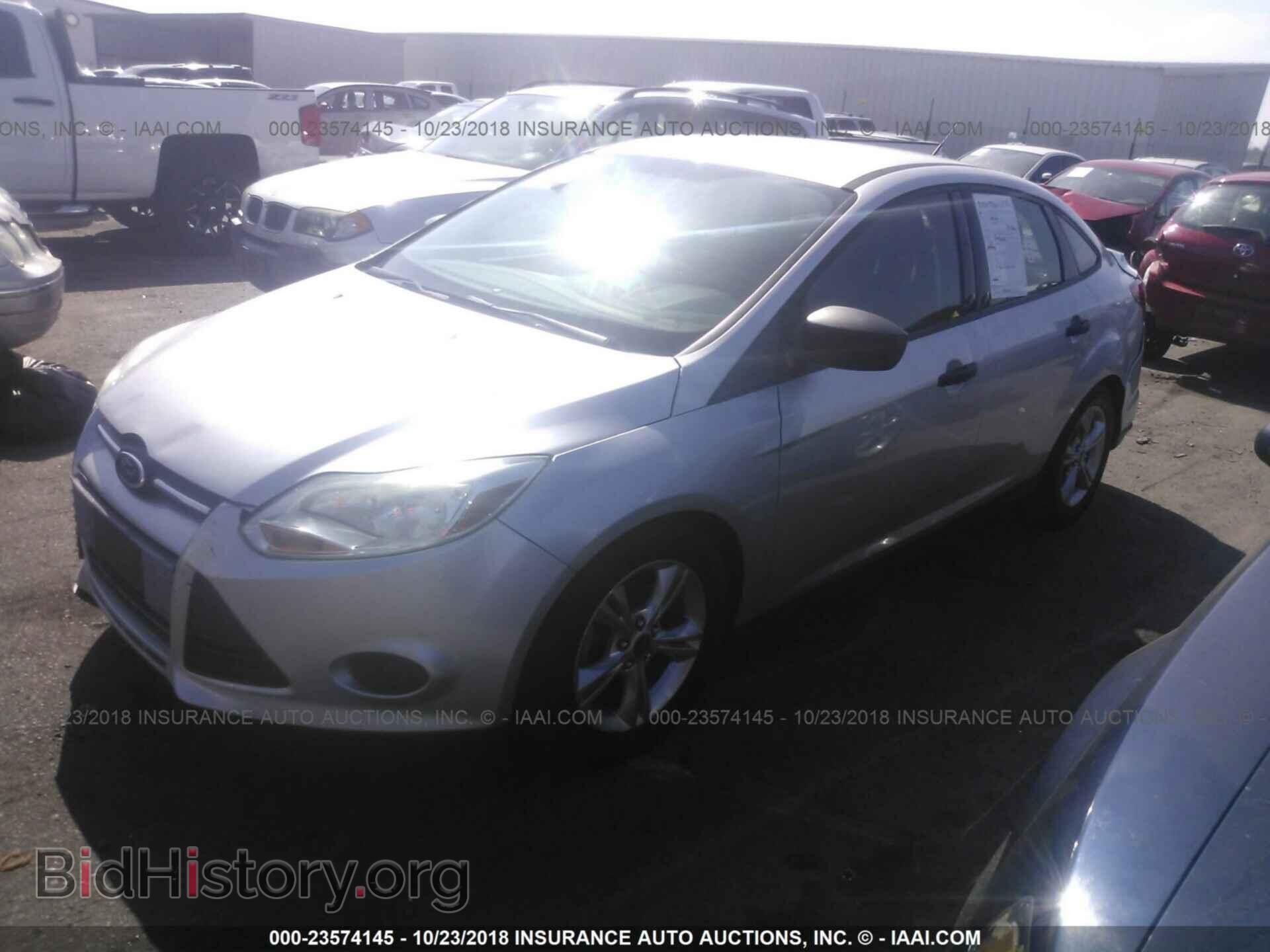 2012 Ford Focus - VIN: 1FAHP3E26CL273771 - Photo 2