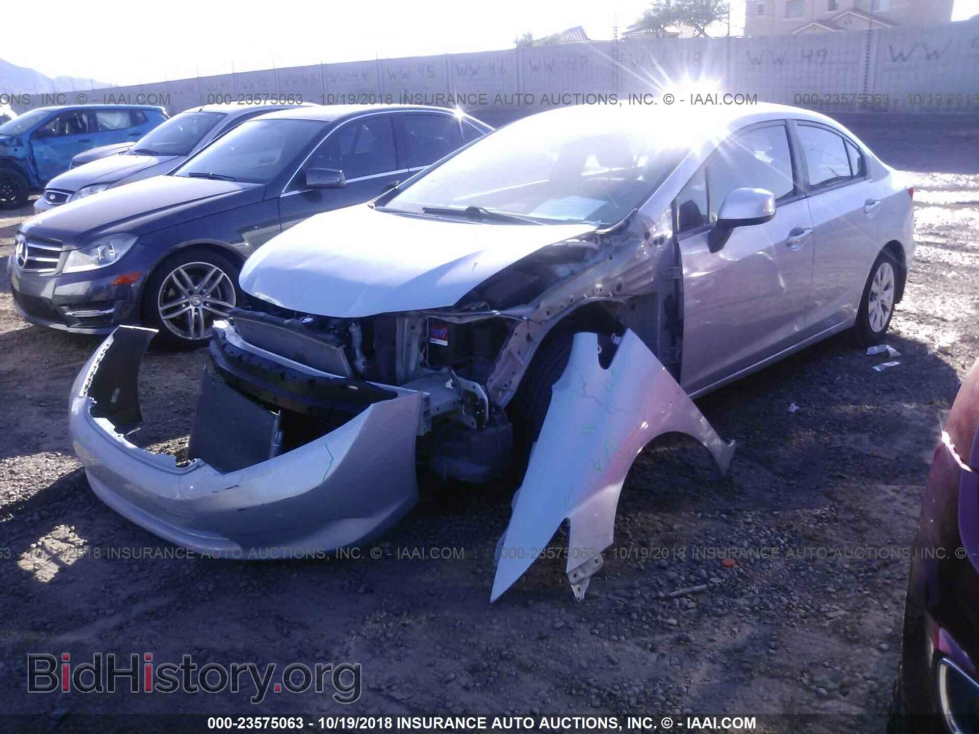 2012 Honda Civic - VIN: 2HGFB2F55CH587624 - Photo 2