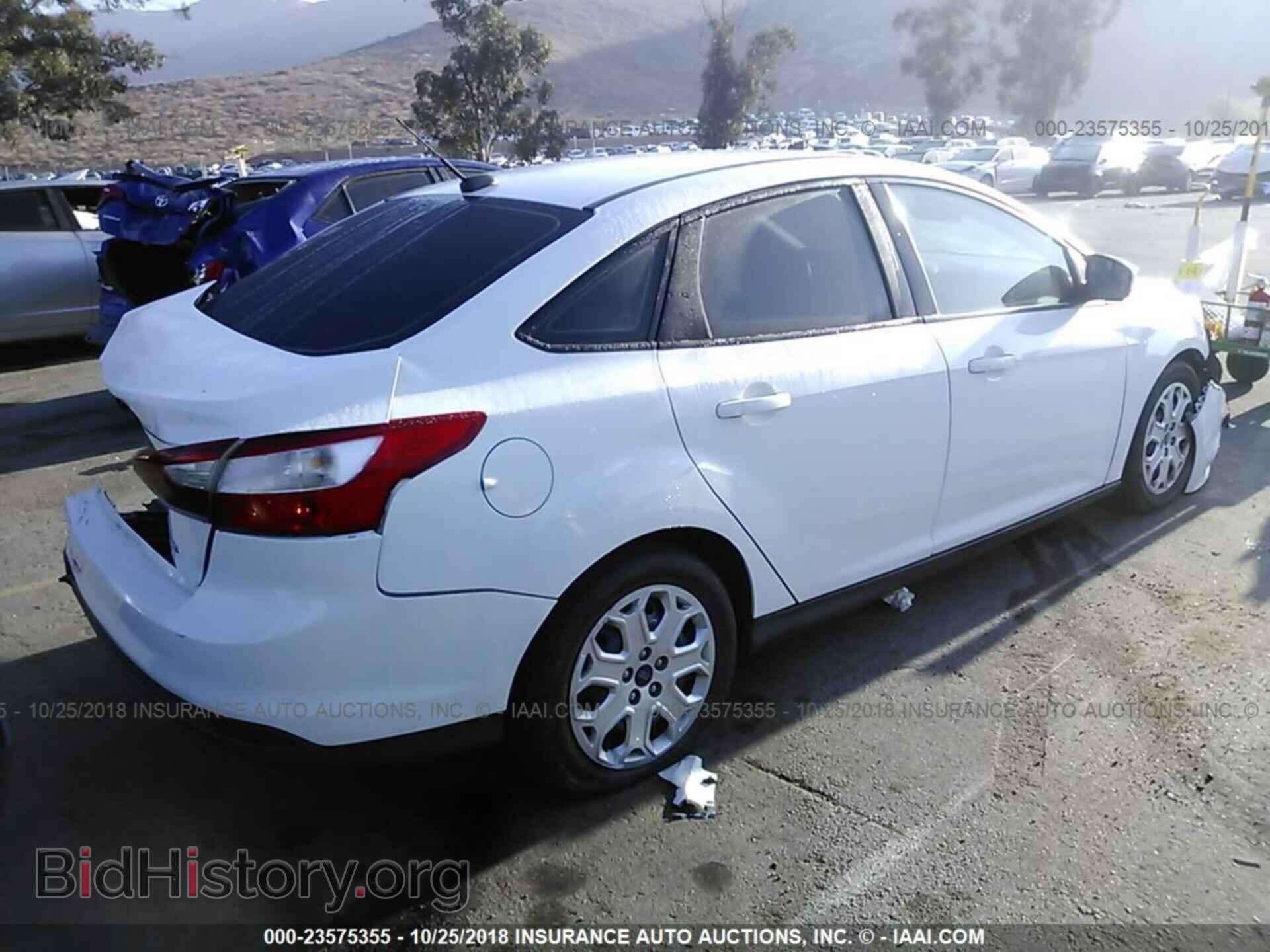 2012 Ford Focus - VIN: 1FAHP3F28CL458211 - Photo 4