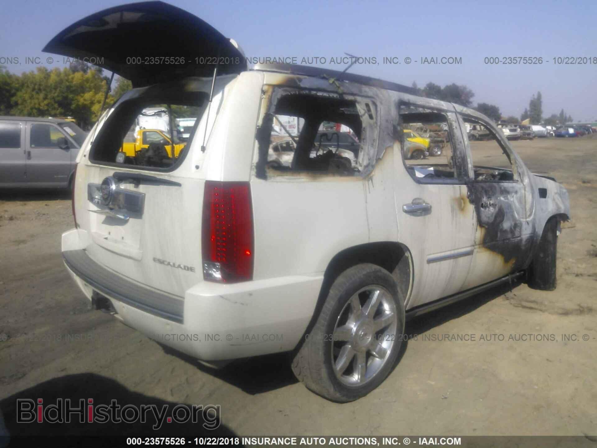 2011 Cadillac Escalade - VIN: 1GYS4CEF3BR133355 - Фото 4