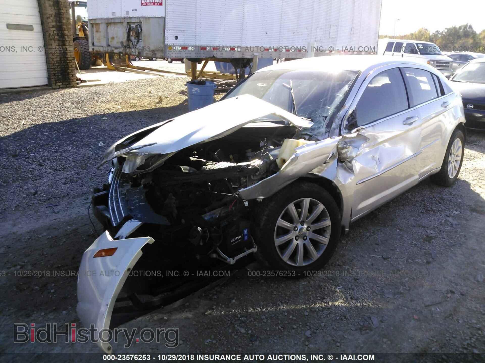 2010 CHRYSLER SEBRING - VIN: 1C3CC5FD0AN194825 - Photo 2