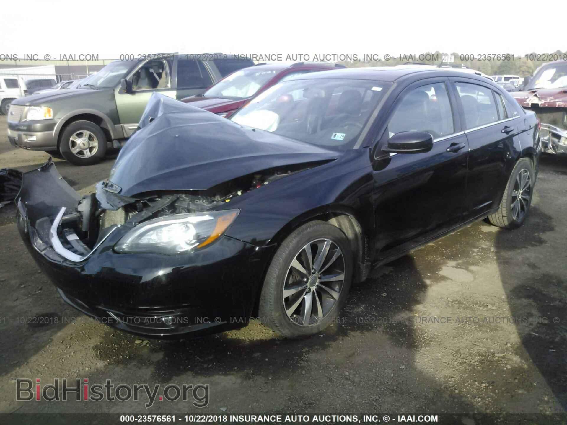 2011 Chrysler 200 - VIN: 1C3BC8FG6BN615584 - Фото 2