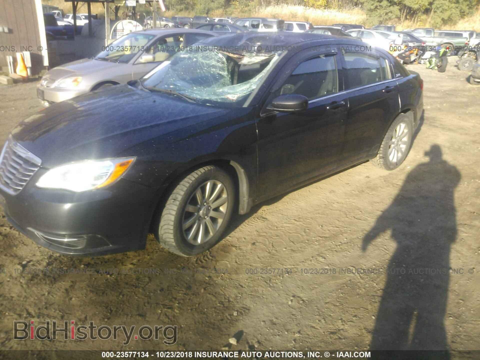2014 Chrysler 200 - VIN: 1C3CCBBG4EN115094 - Photo 2