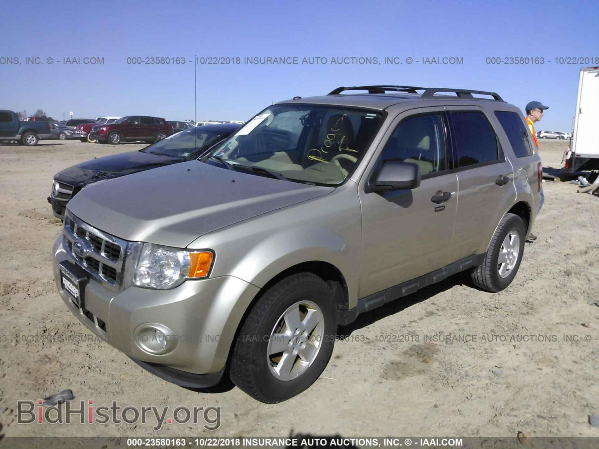 2012 Ford Escape - VIN: 1FMCU0D71CKB01450 - Photo 2