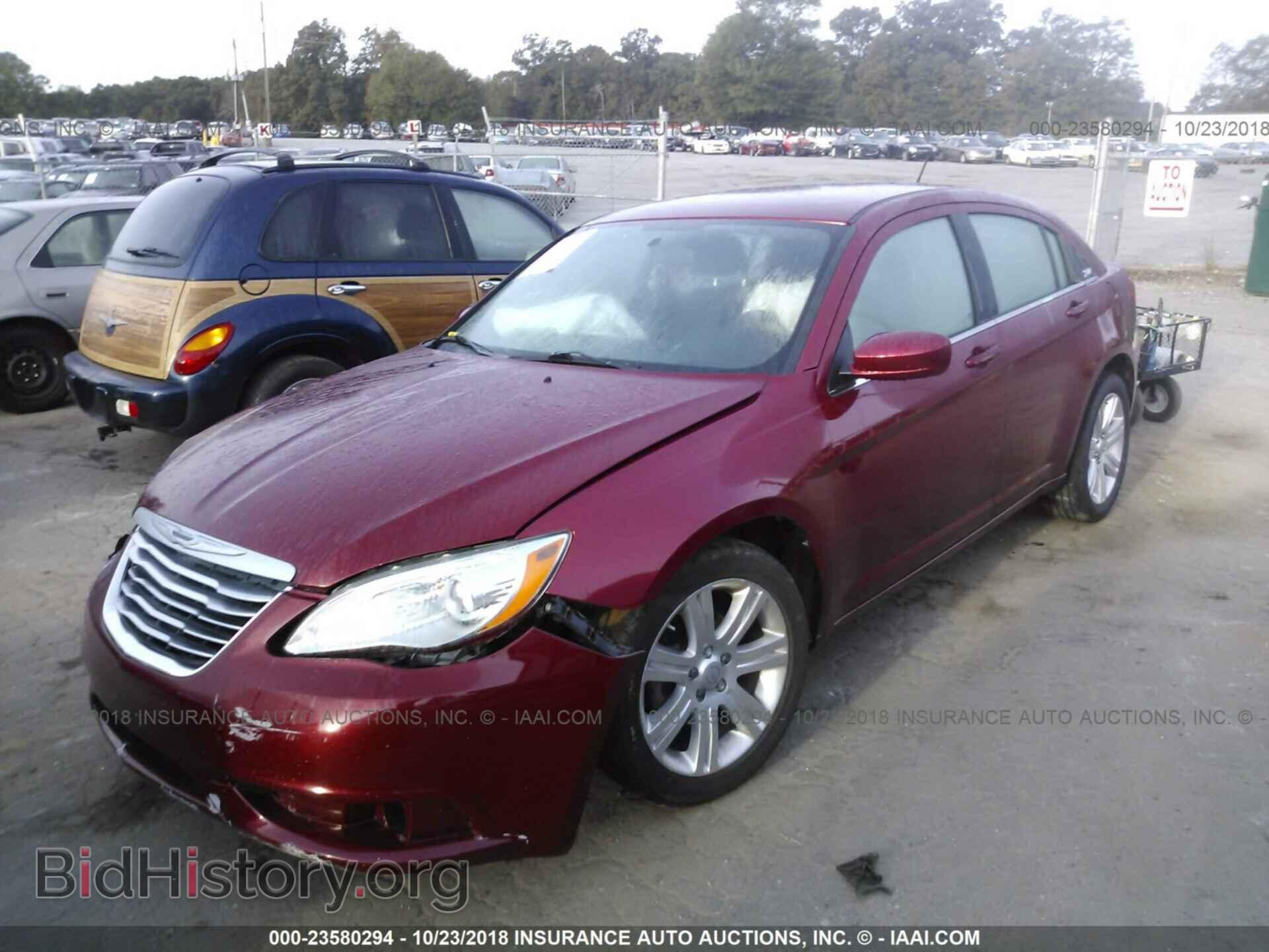 2013 Chrysler 200 - VIN: 1C3CCBAB3DN705470 - Фото 2