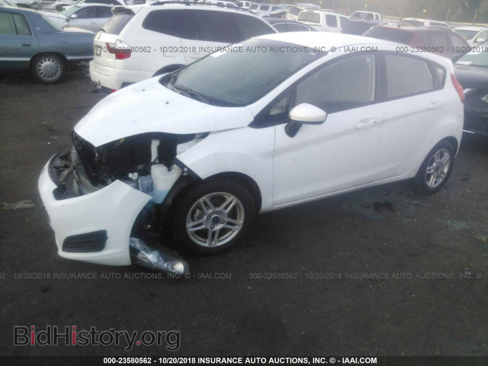 2018 Ford Fiesta - VIN: 3FADP4EJ8JM101197 - Фото 2