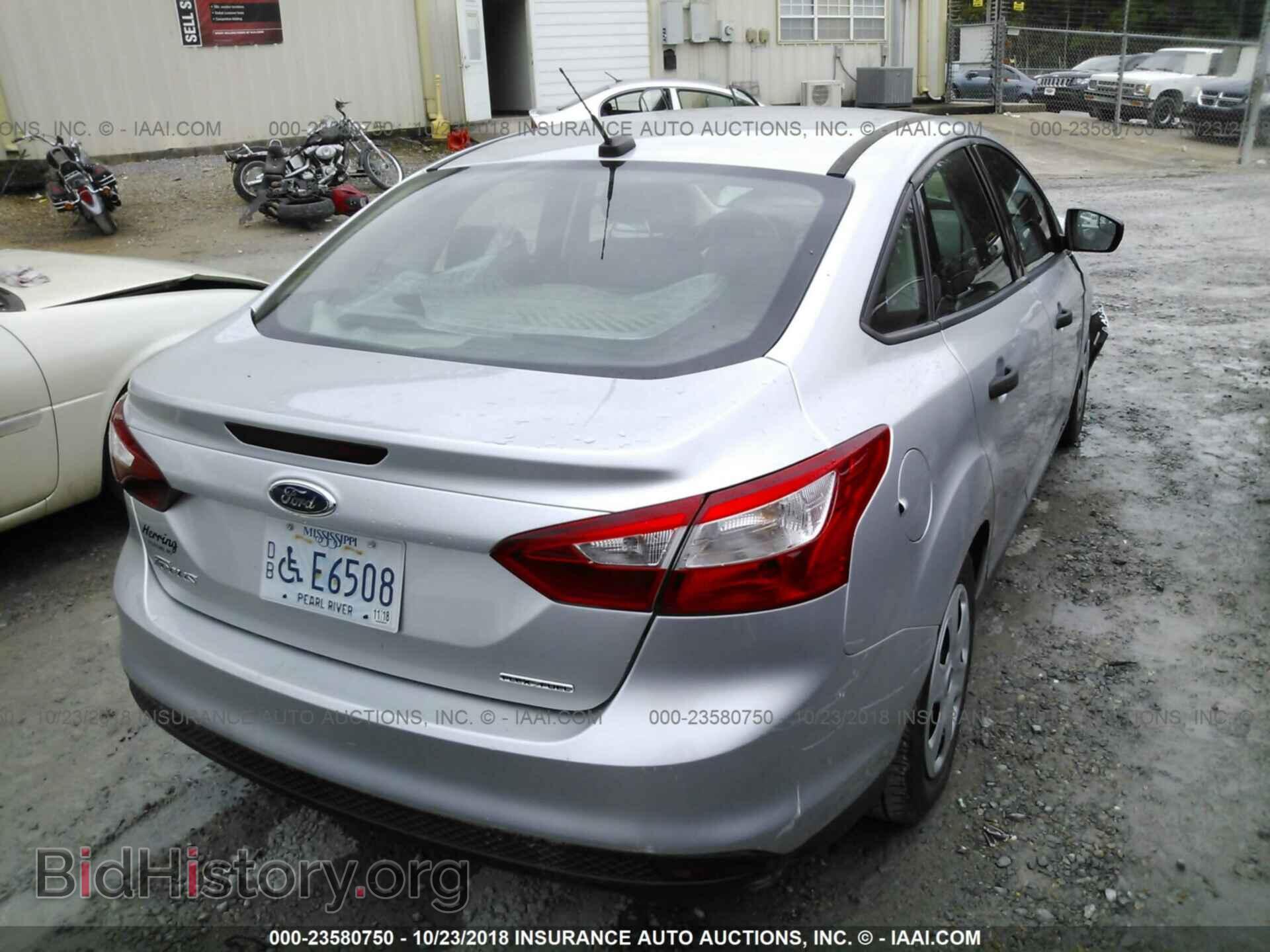 2014 Ford Focus - VIN: 1FADP3E21EL362617 - Photo 4