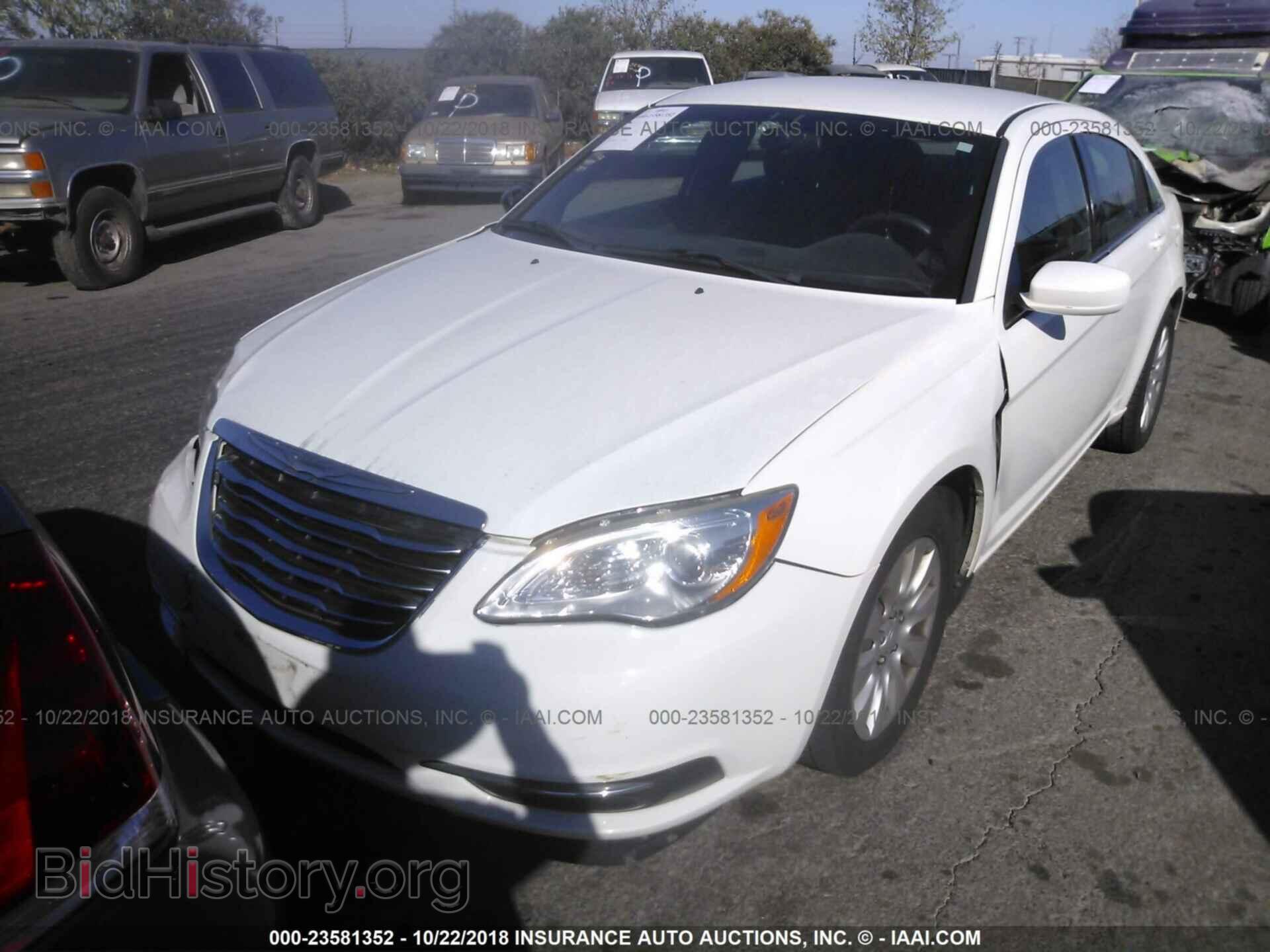 2011 Chrysler 200 - VIN: 1C3BC4FBXBN521673 - Photo 2