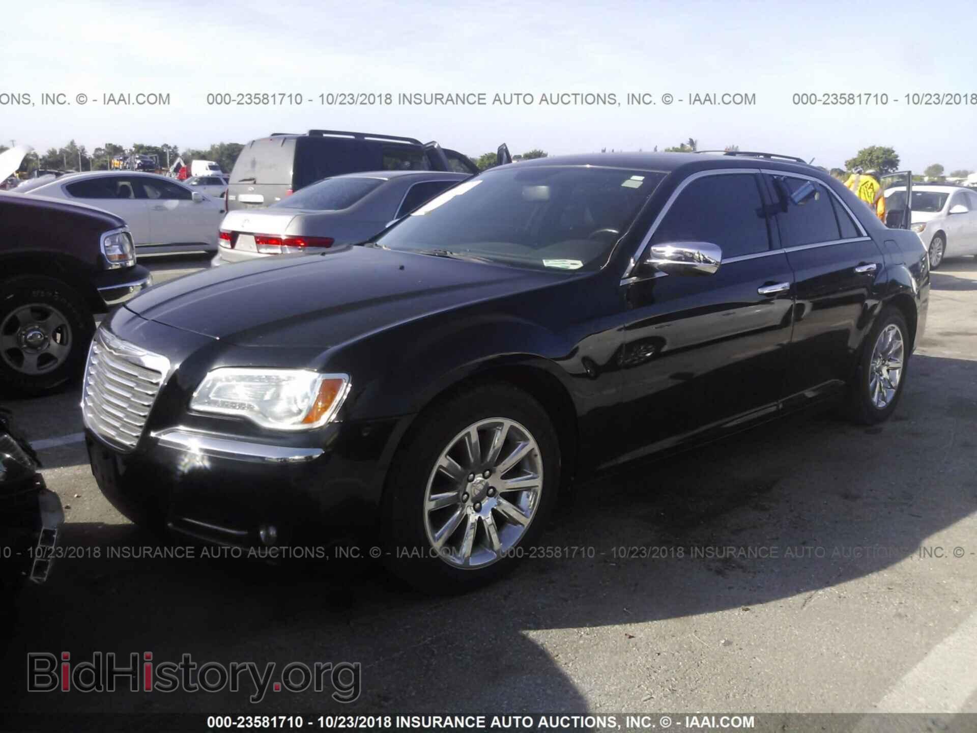 2013 Chrysler 300c - VIN: 2C3CCAET3DH657331 - Фото 2