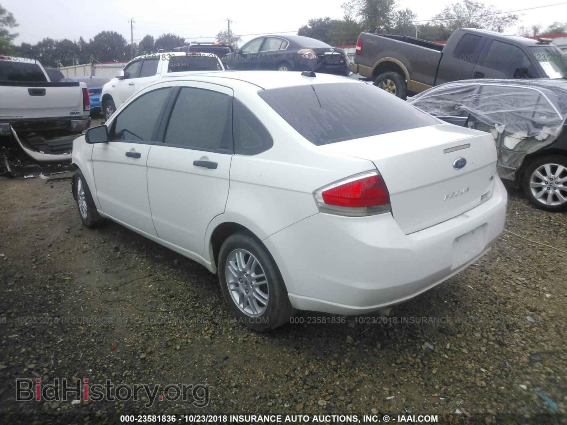 2011 Ford Focus - VIN: 1FAHP3FN3BW124532 - Фото 3