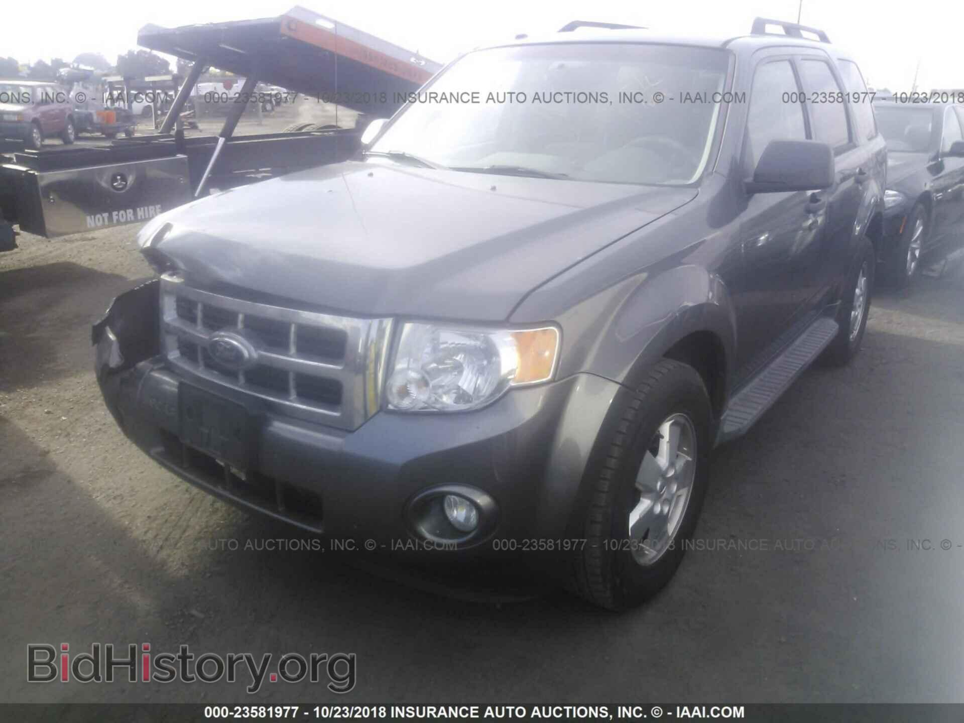 2011 Ford Escape - VIN: 1FMCU0D70BKA75728 - Photo 2