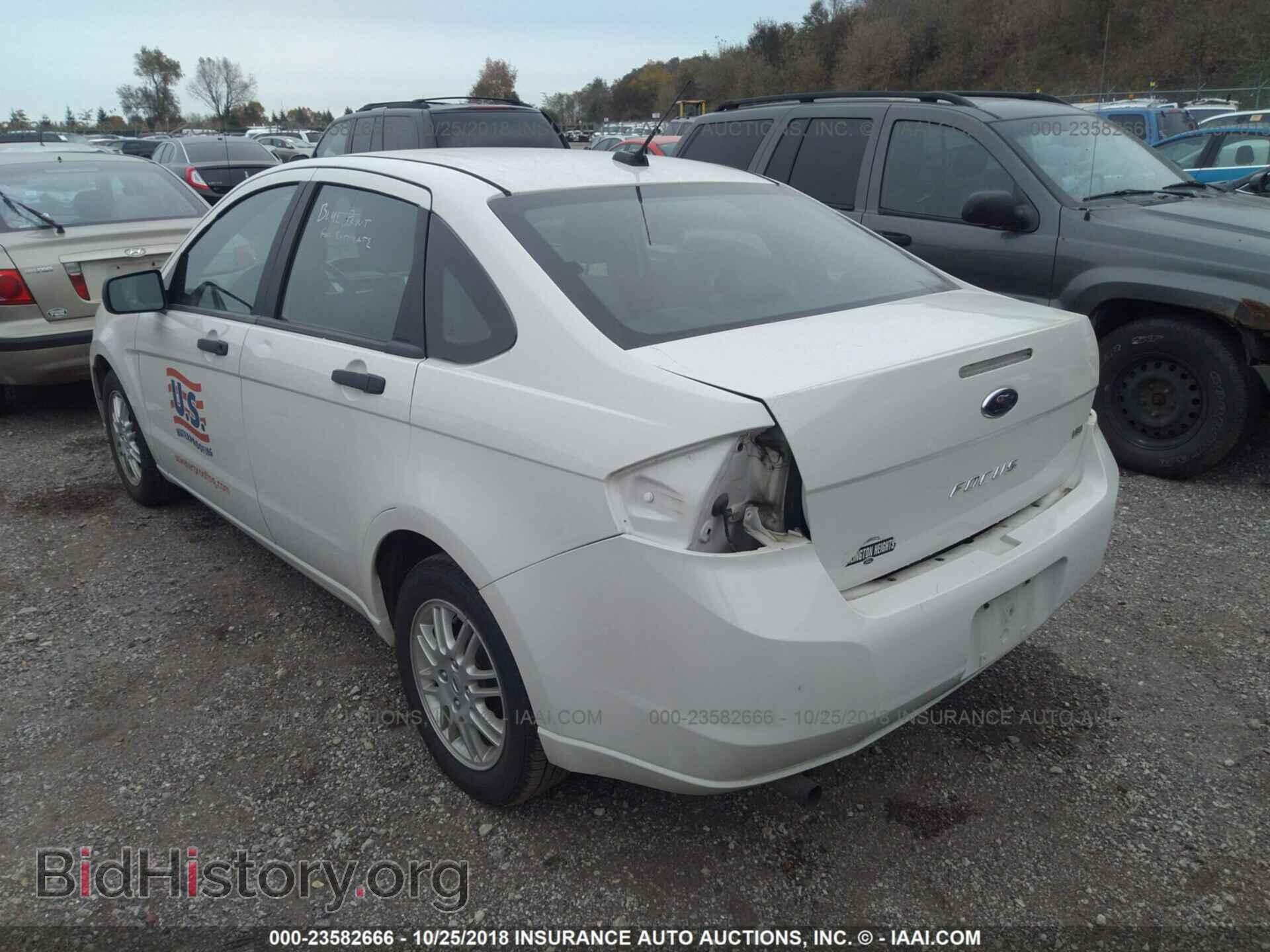 2011 Ford Focus - VIN: 1FAHP3FN8BW115843 - Photo 3