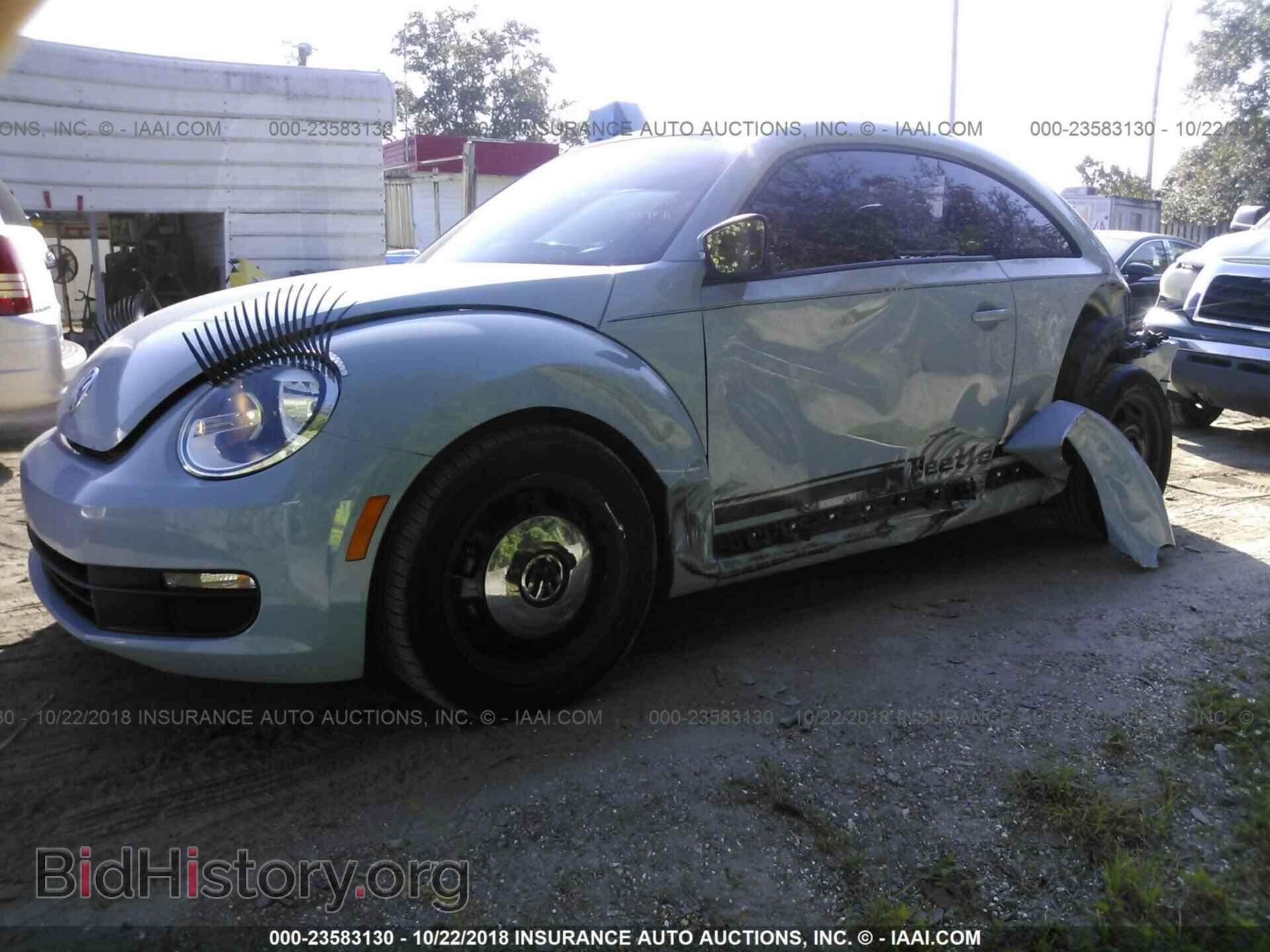 2014 Volkswagen Beetle - VIN: 3VWJP7AT2EM615541 - Фото 2