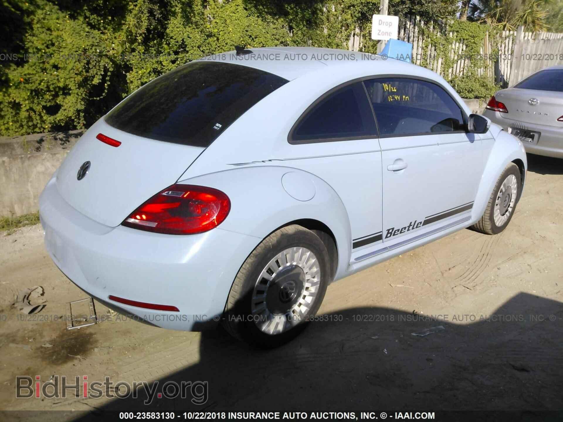 2014 Volkswagen Beetle - VIN: 3VWJP7AT2EM615541 - Фото 4