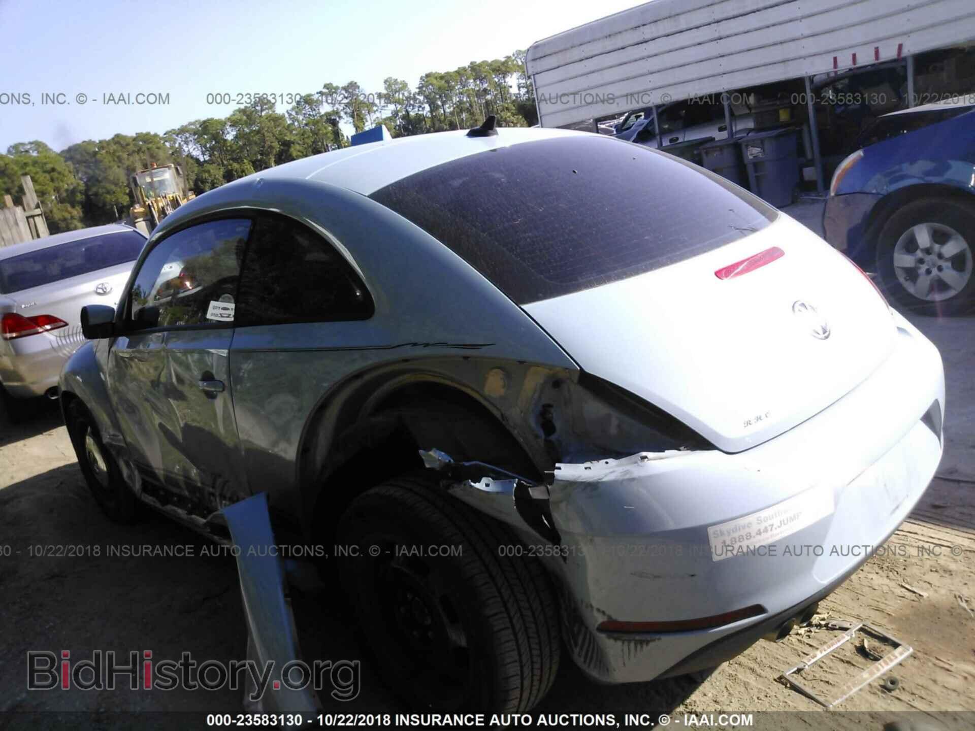 2014 Volkswagen Beetle - VIN: 3VWJP7AT2EM615541 - Фото 6