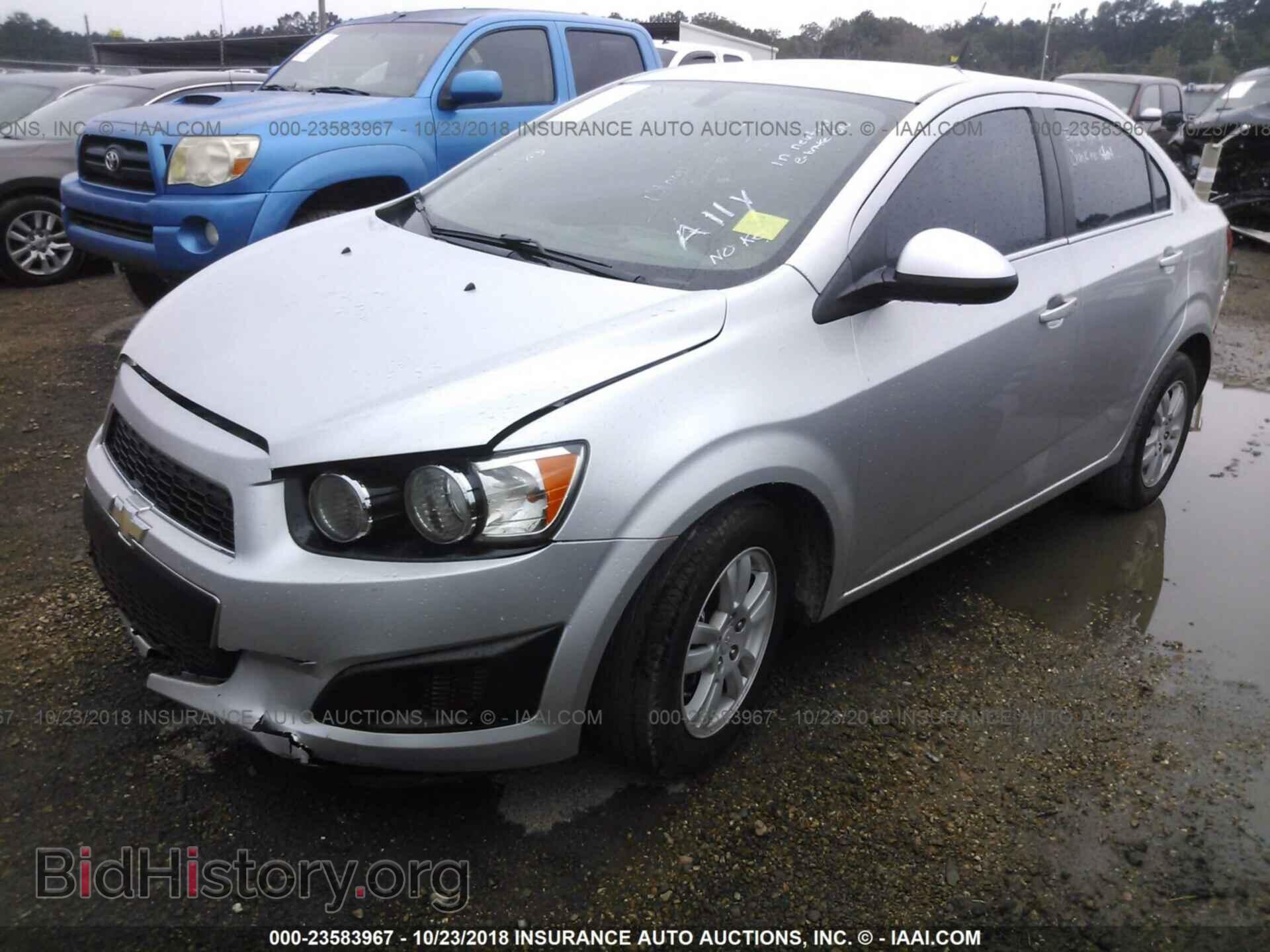 2014 Chevrolet Sonic - VIN: 1G1JC5SH4E4149466 - Фото 2
