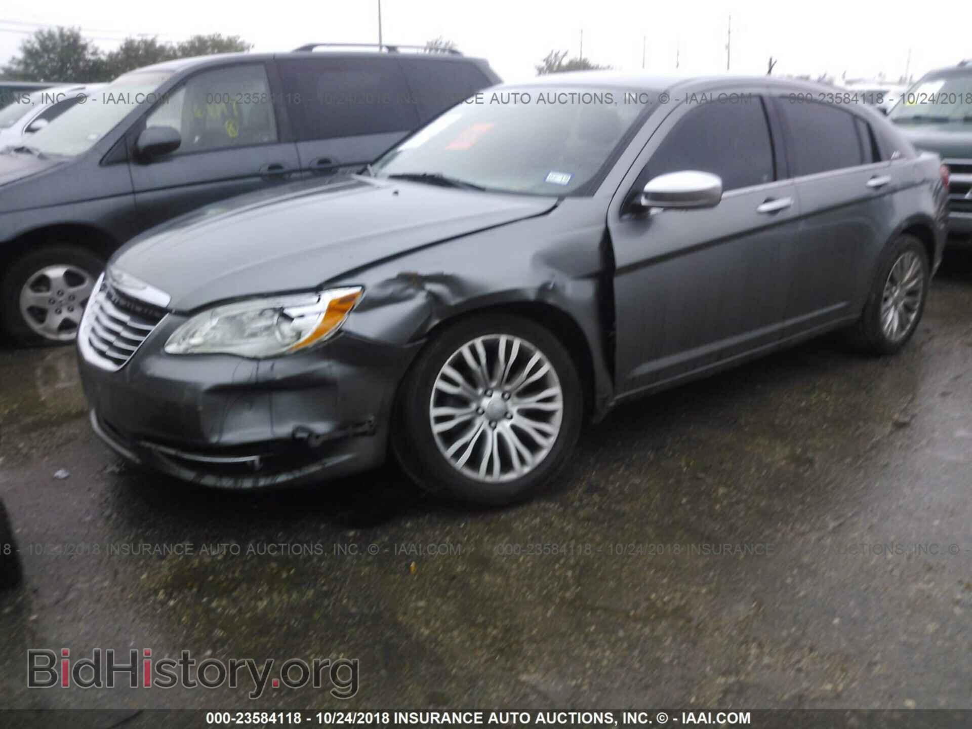 2011 Chrysler 200 - VIN: 1C3BC2FG5BN577827 - Фото 2