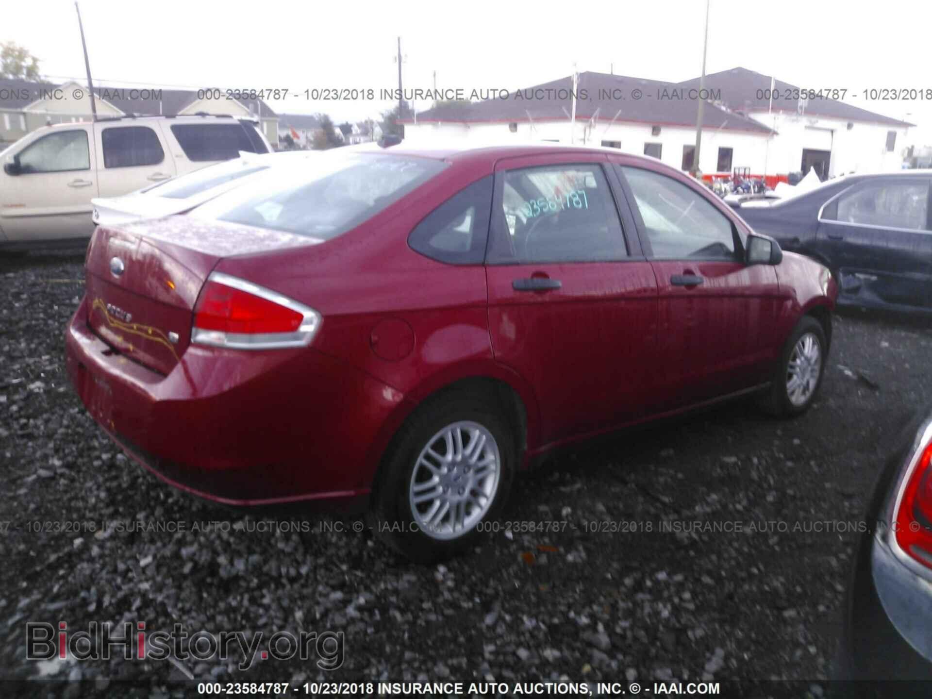 2011 Ford Focus - VIN: 1FAHP3FN8BW161835 - Фото 4