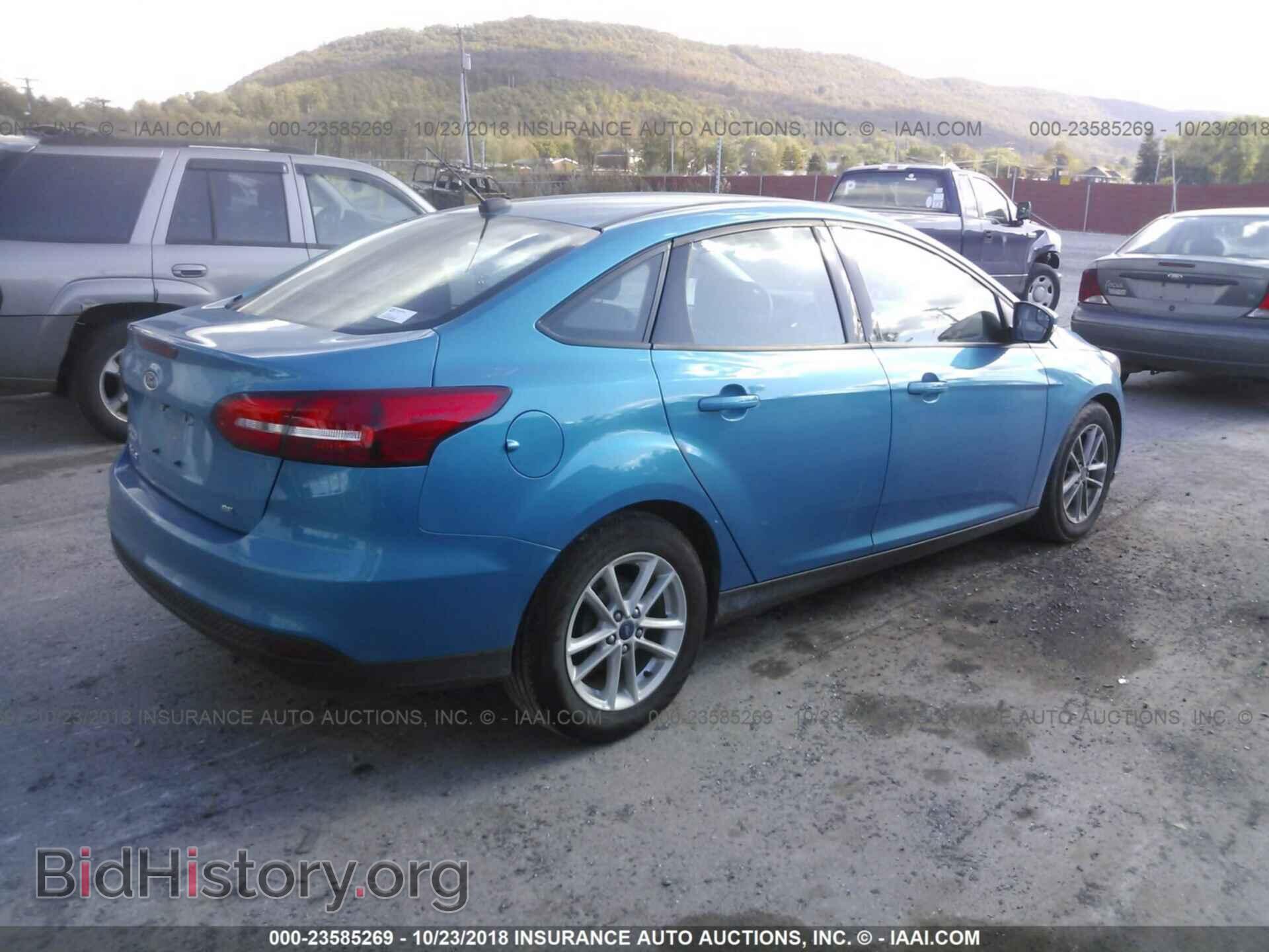 2017 Ford Focus - VIN: 1FADP3F28HL220817 - Photo 4