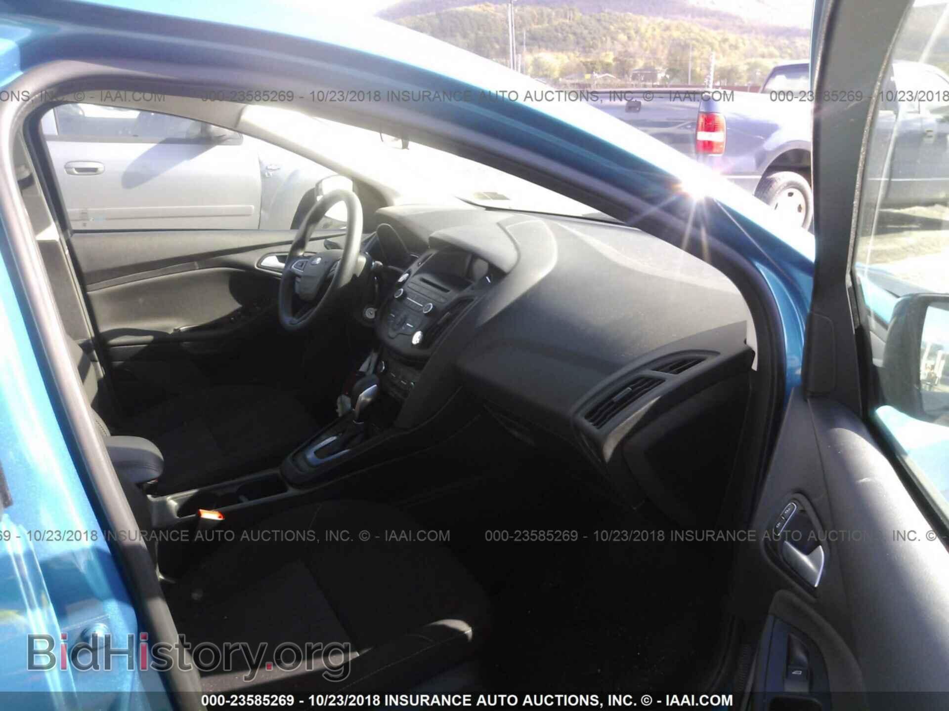 2017 Ford Focus - VIN: 1FADP3F28HL220817 - Photo 5